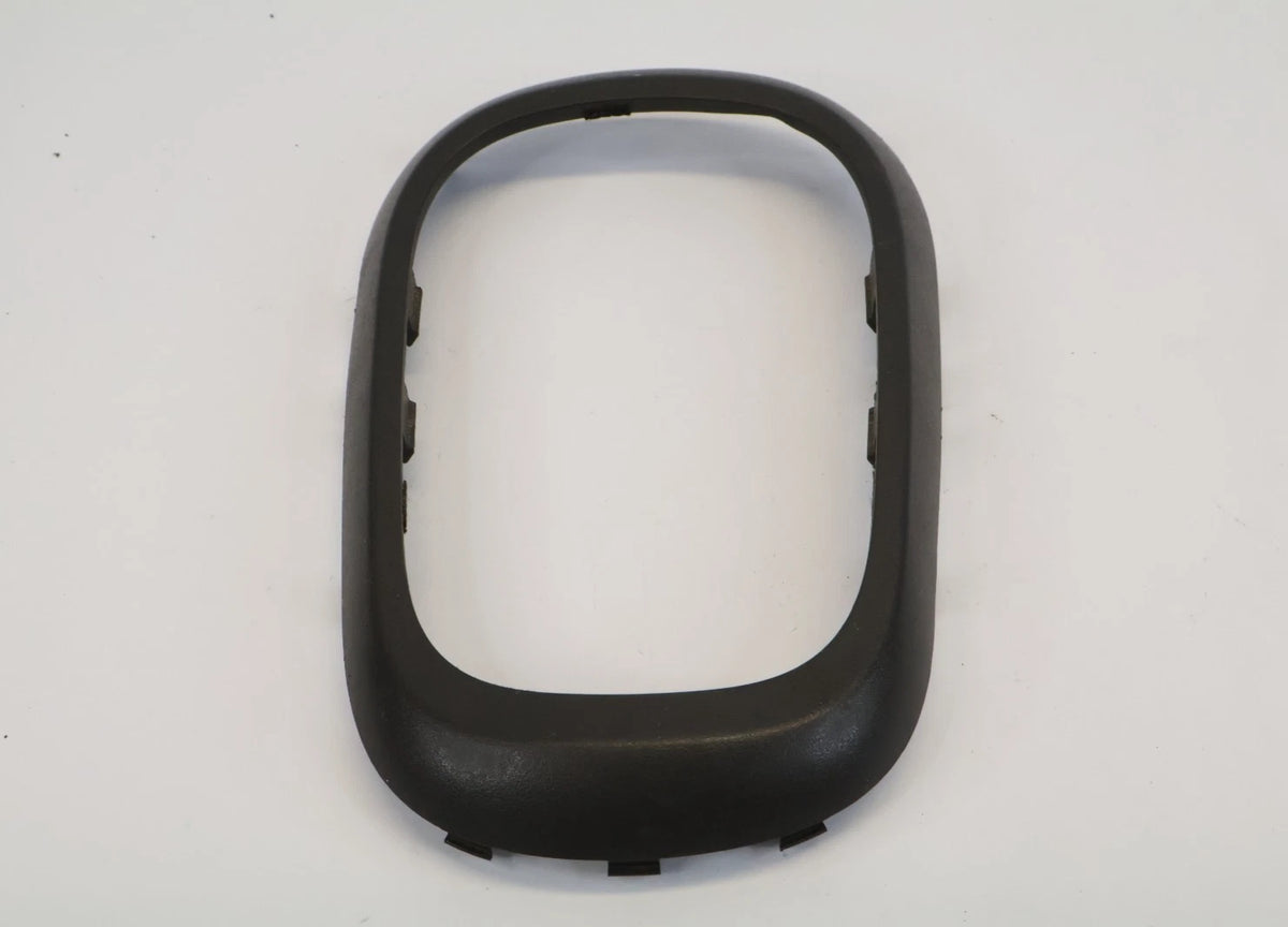 06-11 HYUNDAI ACCENT AUTOMATIC SHIFTER CONSOLE TRIM BEZEL SURROUND 84631-1E100