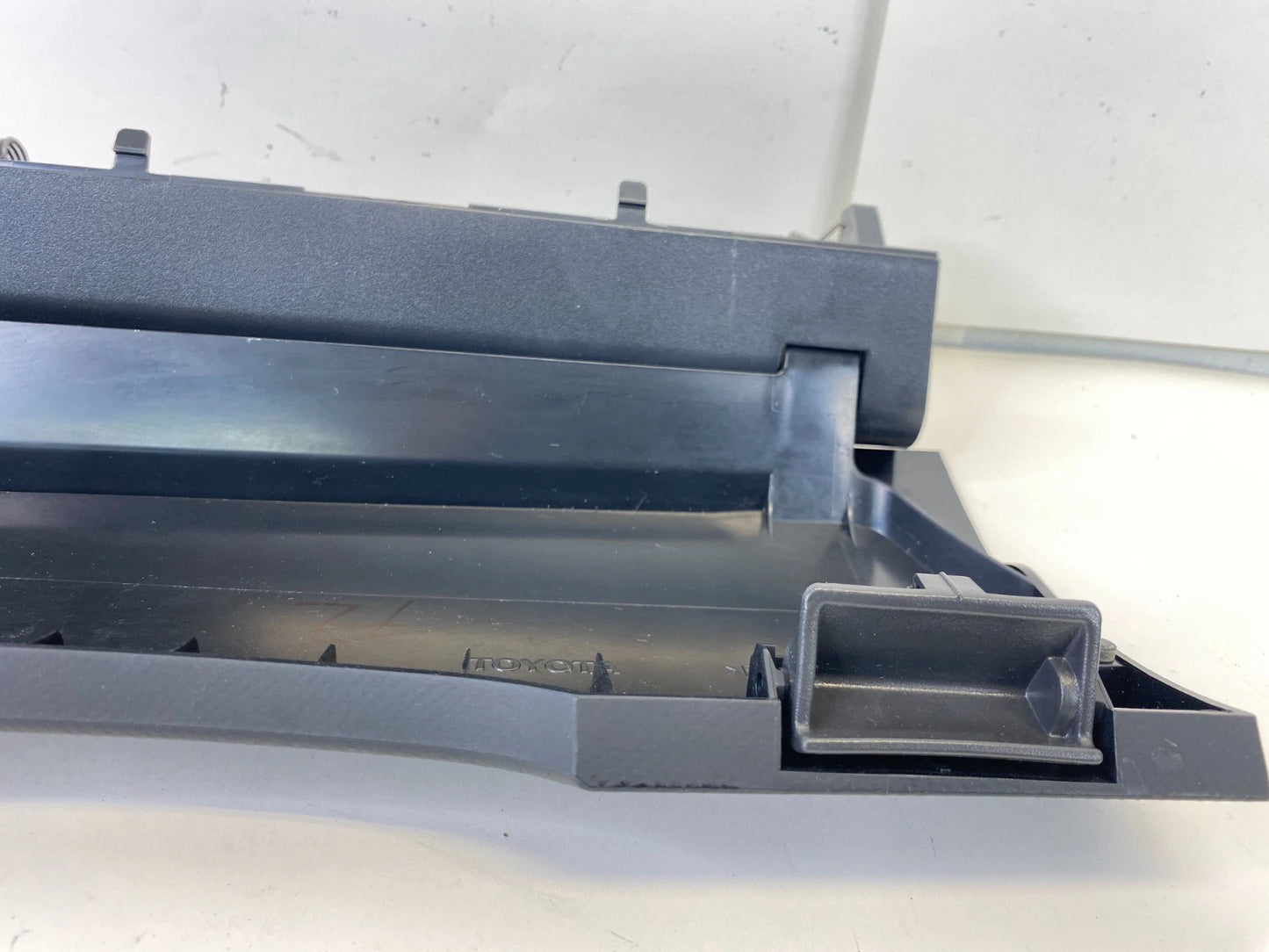 2007-2011 TOYOTA YARIS LEFT DRIVER SIDE UPPER GLOVE BOX STORAGE DOOR ASSY OEM