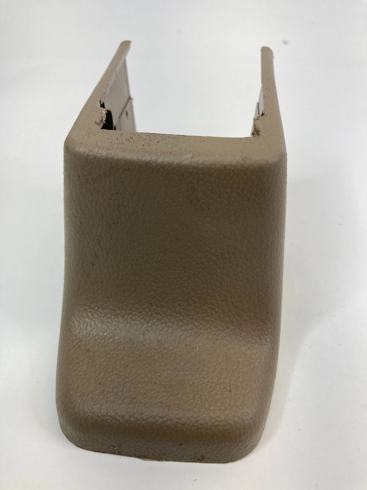 2008-2010 SATURN VUE 4-DR FRONT RIGHT SEAT TRACK END COVER TRIM CAP 96631140 OEM