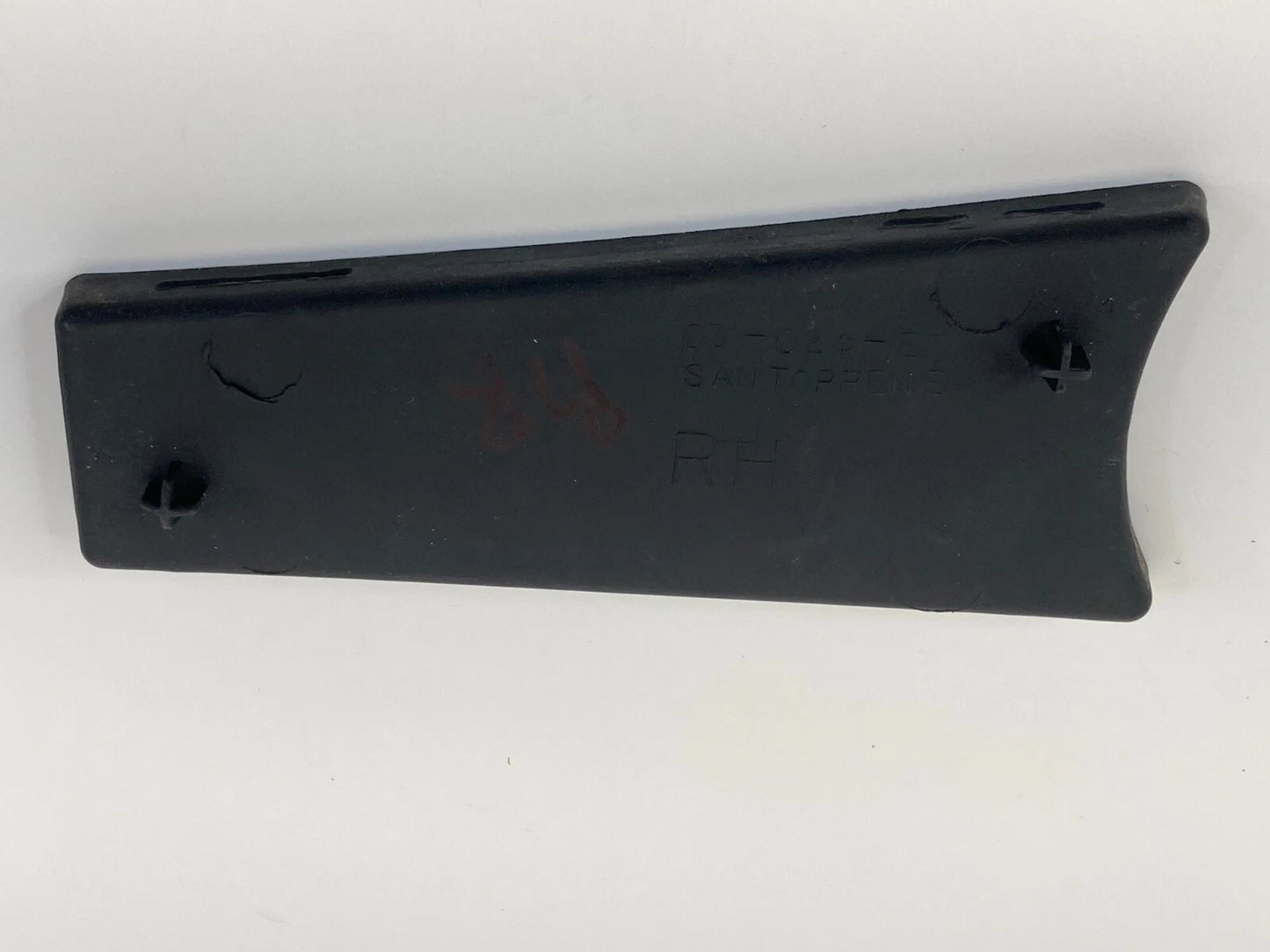 2004-2006 CADILLAC SRX REAR RIGHT CUP HOLDER CUPHOLDER RUBBER MAT 03-021-D OEM