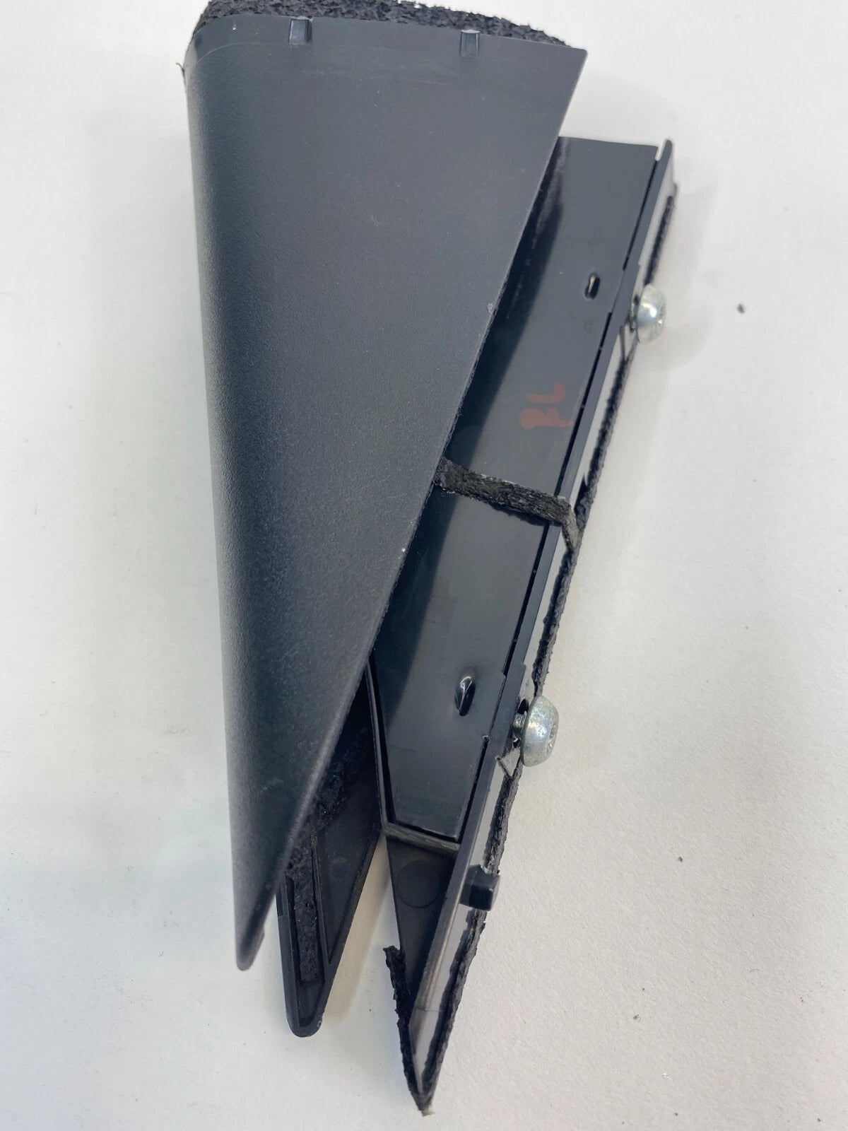 2008-2013 NISSAN ROGUE REAR LEFT SIDE DOOR CORNER WINDOW GLASS COVER CHANNEL OEM