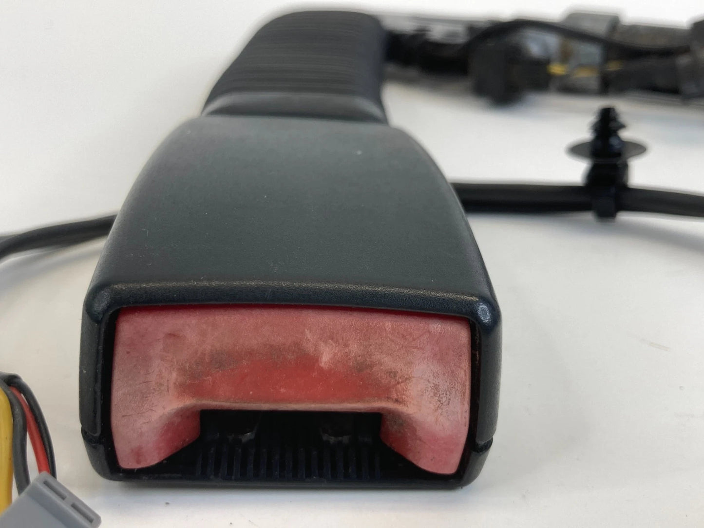 2009-2013 TOYOTA COROLLA SEDAN FRONT RIGHT SIDE SEAT BELT BUCKLE PRETENSIONER