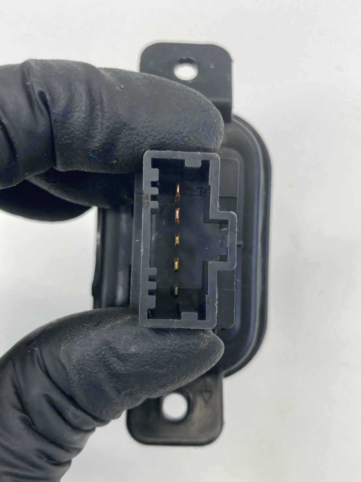 06-08 HONDA RIDGELINE DASH MOUNTED CARGO LIGHT CONTROL SWITCH BUTTON M19902 OEM