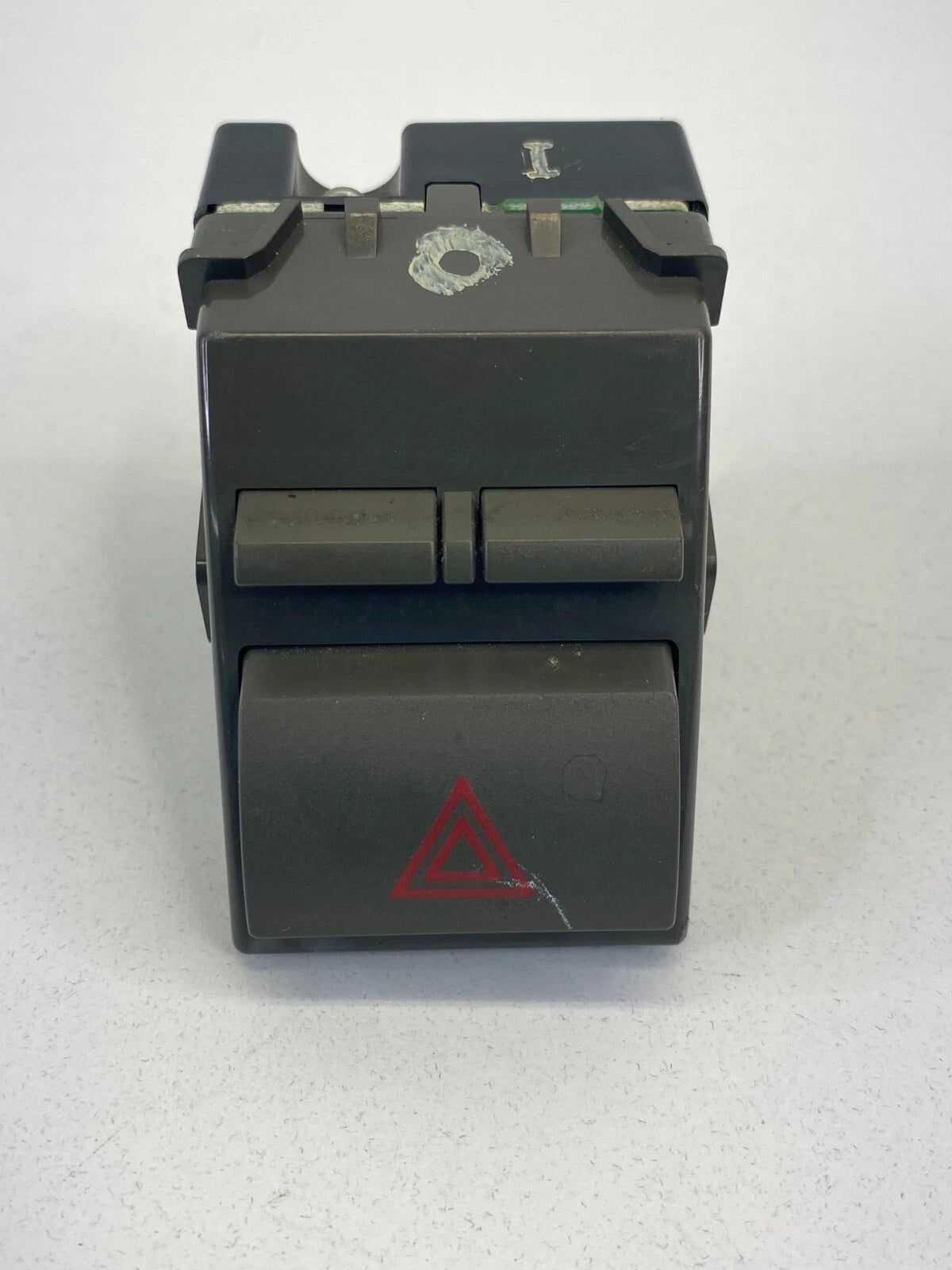 07-11 TOYOTA CAMRY CENTER DASH EMERGENCY HAZARD WARNING SWITCH 84332-06100 OEM