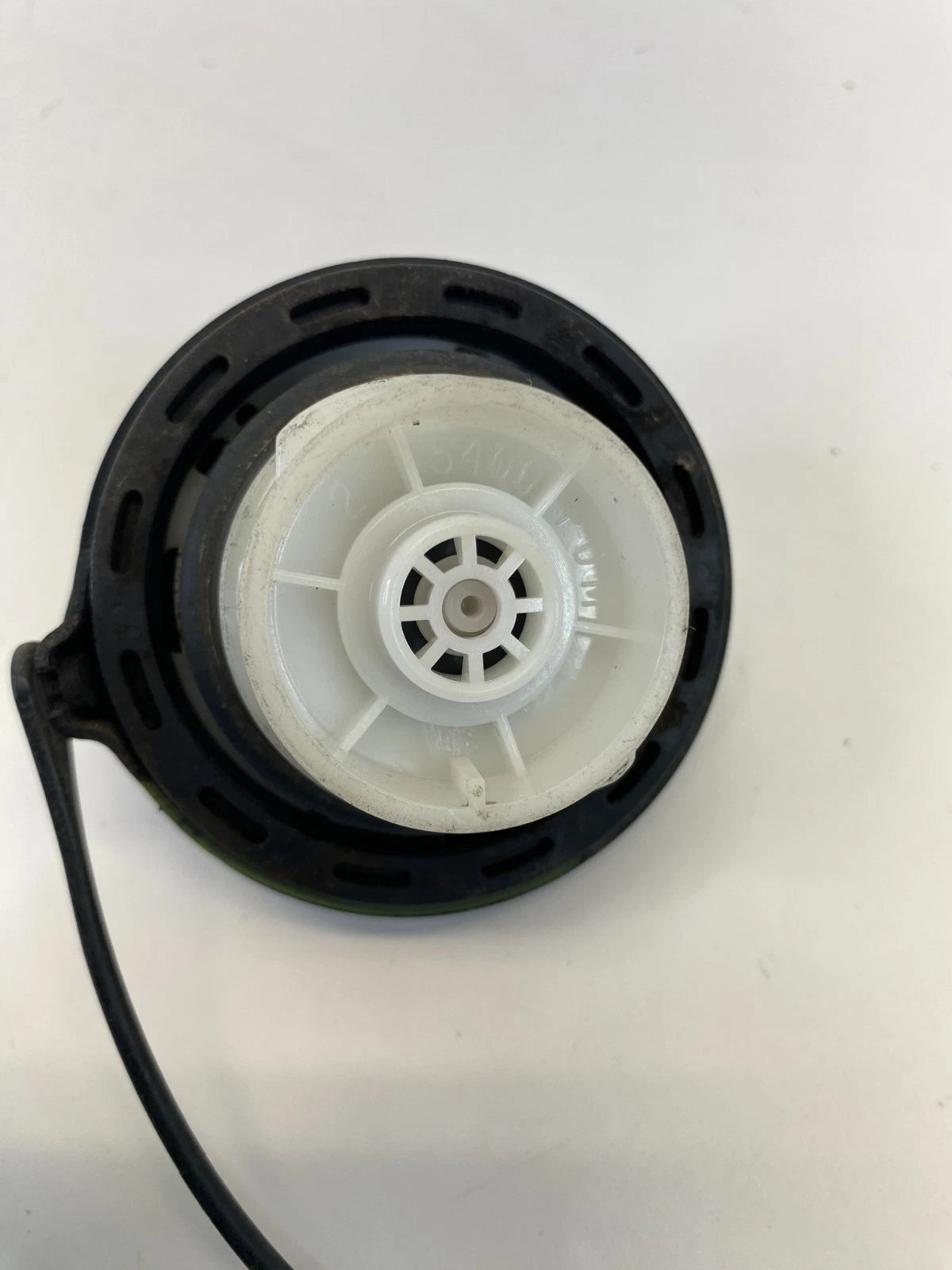 2006-2022 HYUNDAI ACCENT FUEL GAS TANK FILLER CAP WITH TETHER UNIT OEM FACTORY
