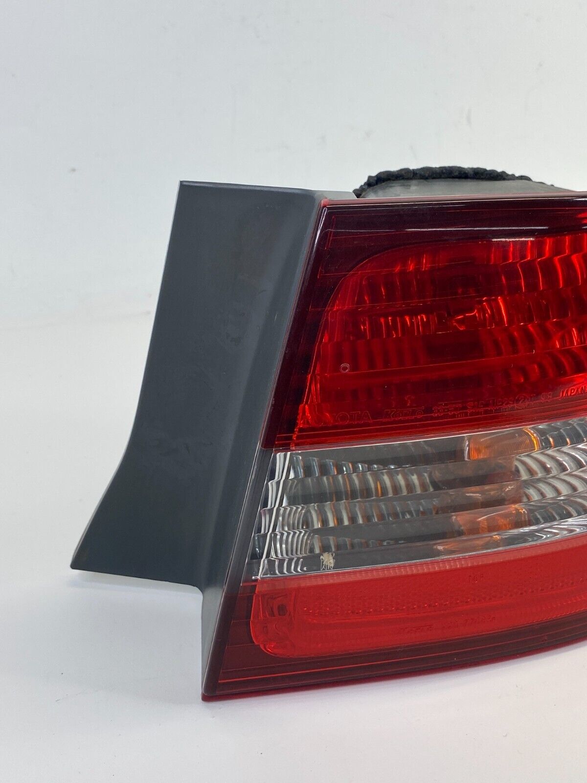 2000 2001 Lexus ES300 Rear Right Passenger Side Tail Light Outer Taillight Lamp