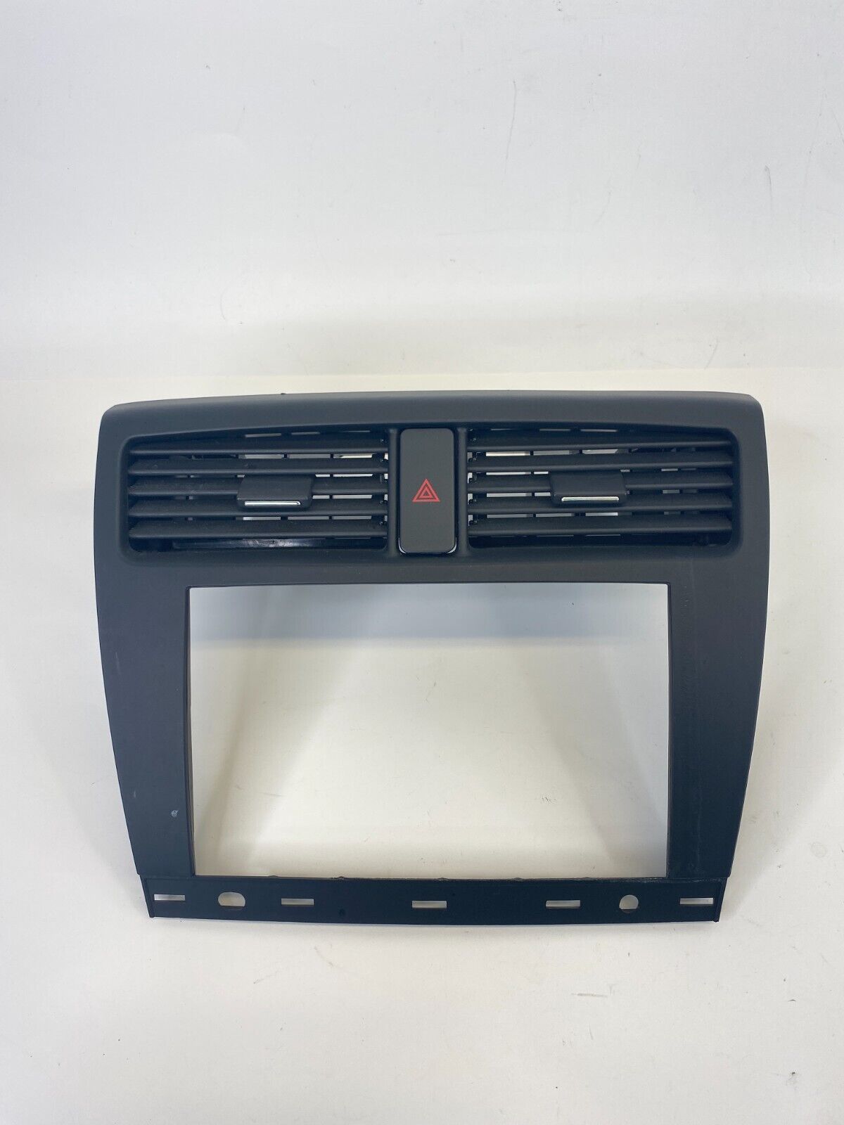 07-09 Suzuki XL-7 Center Dash AC Vent Radio Bezel Trim Panel W/ Hazard Switch