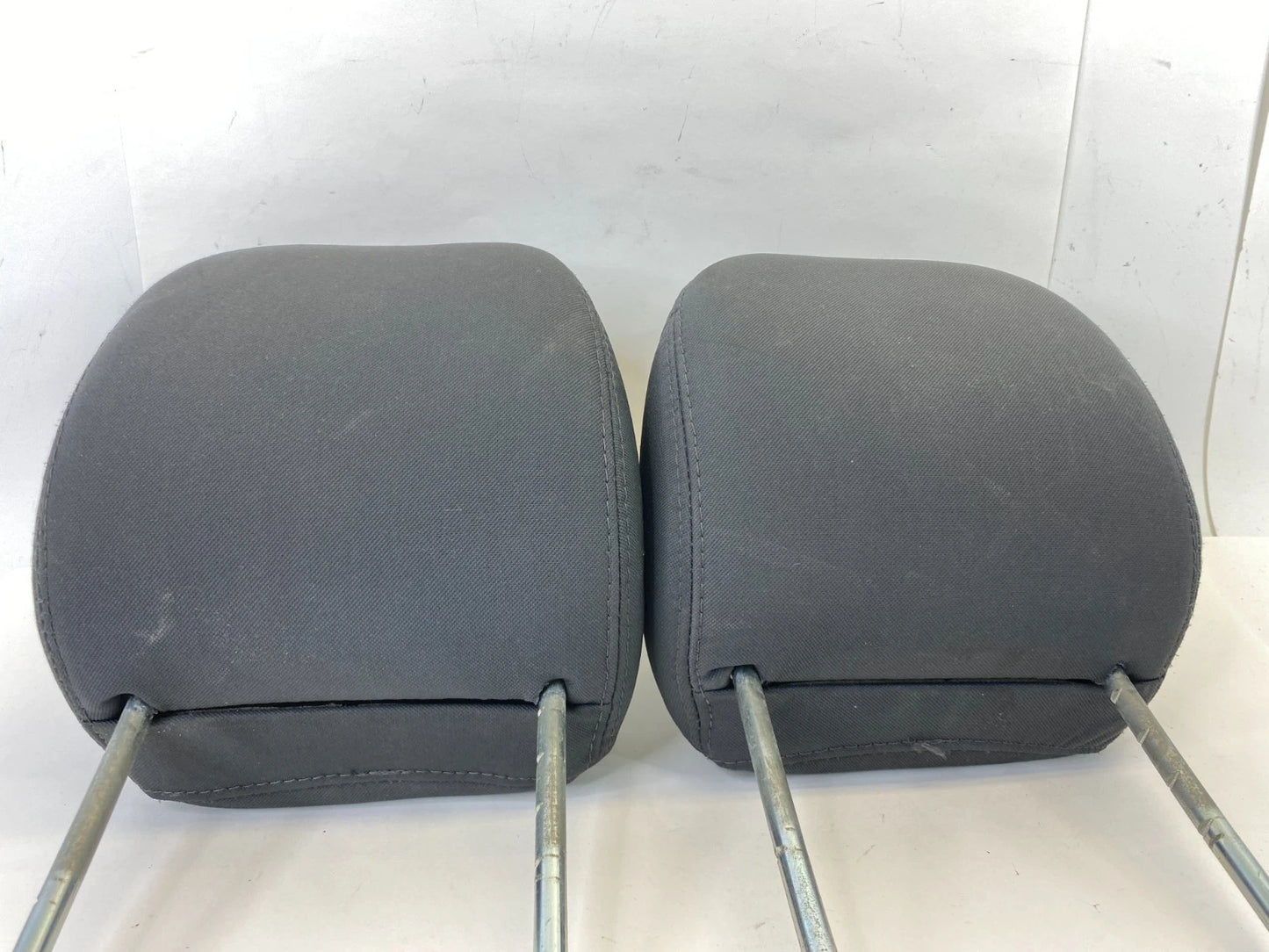 2007-2010 CHRYSLER 300 FRONT RIGHT & LEFT SEAT HEADREST HEAD REST PAIR SET OEM