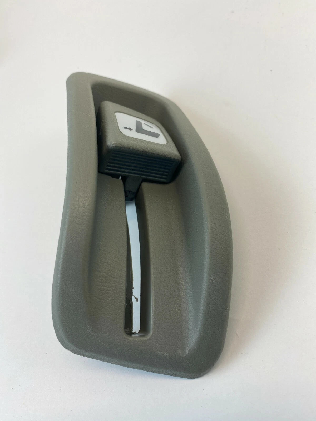 08-10 HONDA ODYSSEY REAR RIGHT SIDE SEAT RECLINE KNOB TRIM BEZEL 81361-SHJA-A010