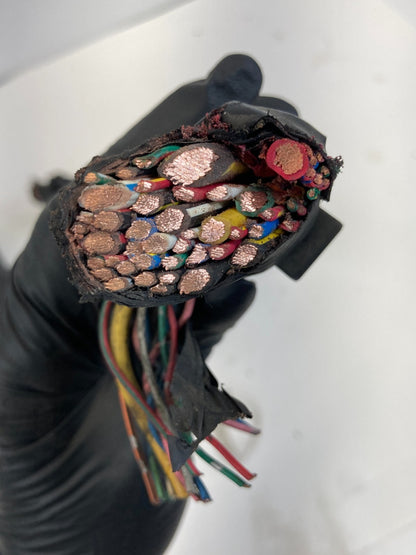 04-06 Nissan Altima 3.5L Engine Compartment Junction Fuse Box Assy 284B9-7Y000