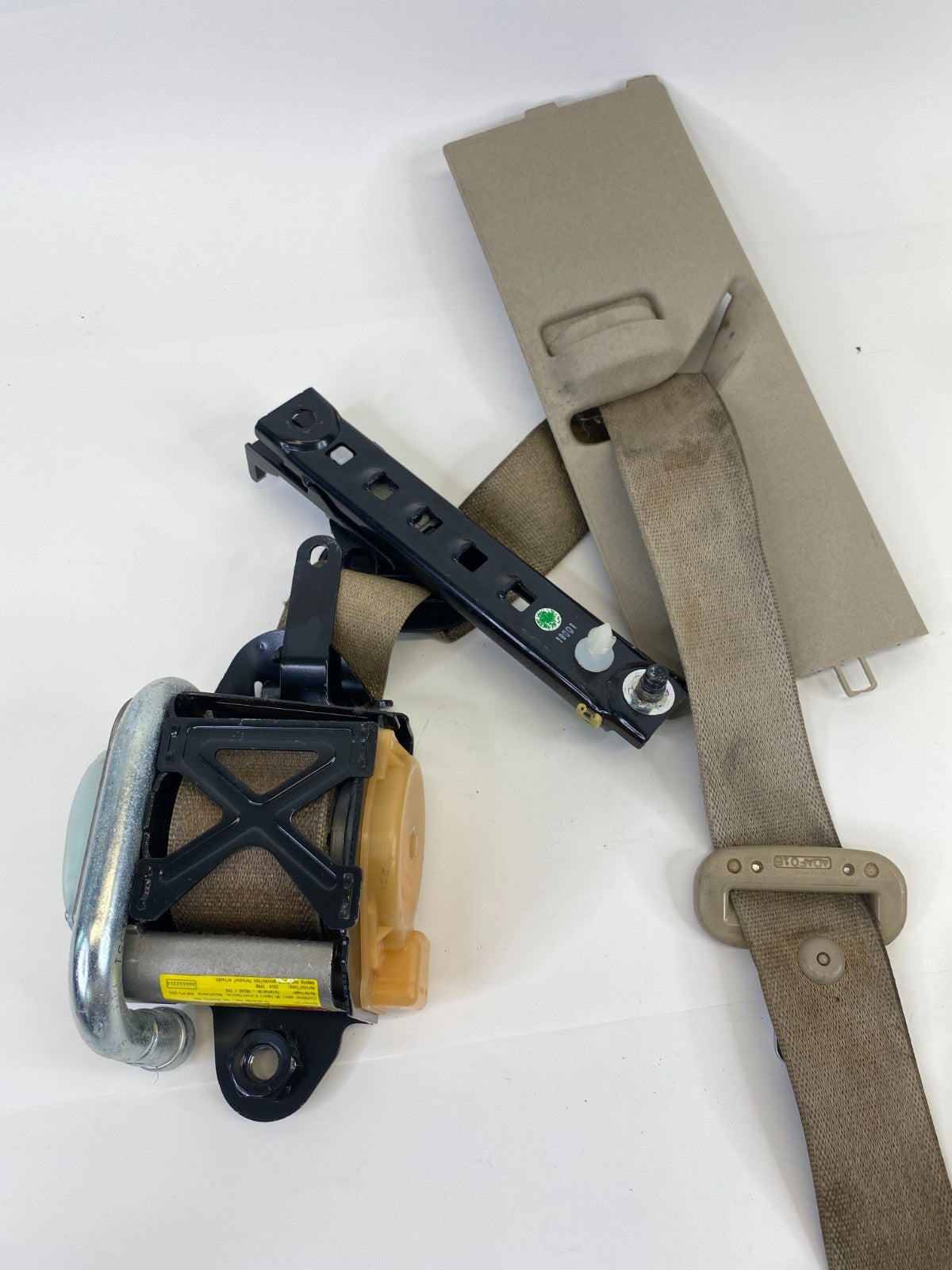 2011-2017 Buick Regal Front Left Driver Side Seat Belt Retractor 315671560 OEM