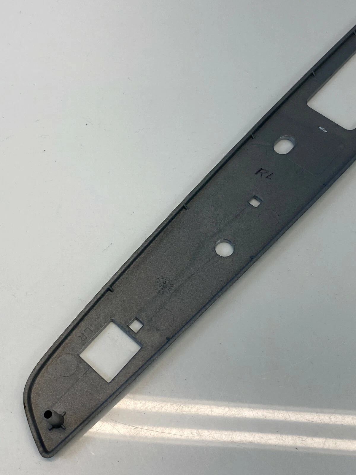 05-07 MERCURY MARINER REAR LEFT WINDOW SWITCH BEZEL PANEL TRIM 5E6X-14A568-AB