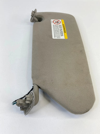2004 2005 04 05 CHRYSLER PACIFICA ROOF RIGHT PASSENGER SUNVISOR SUN VISOR SHADE
