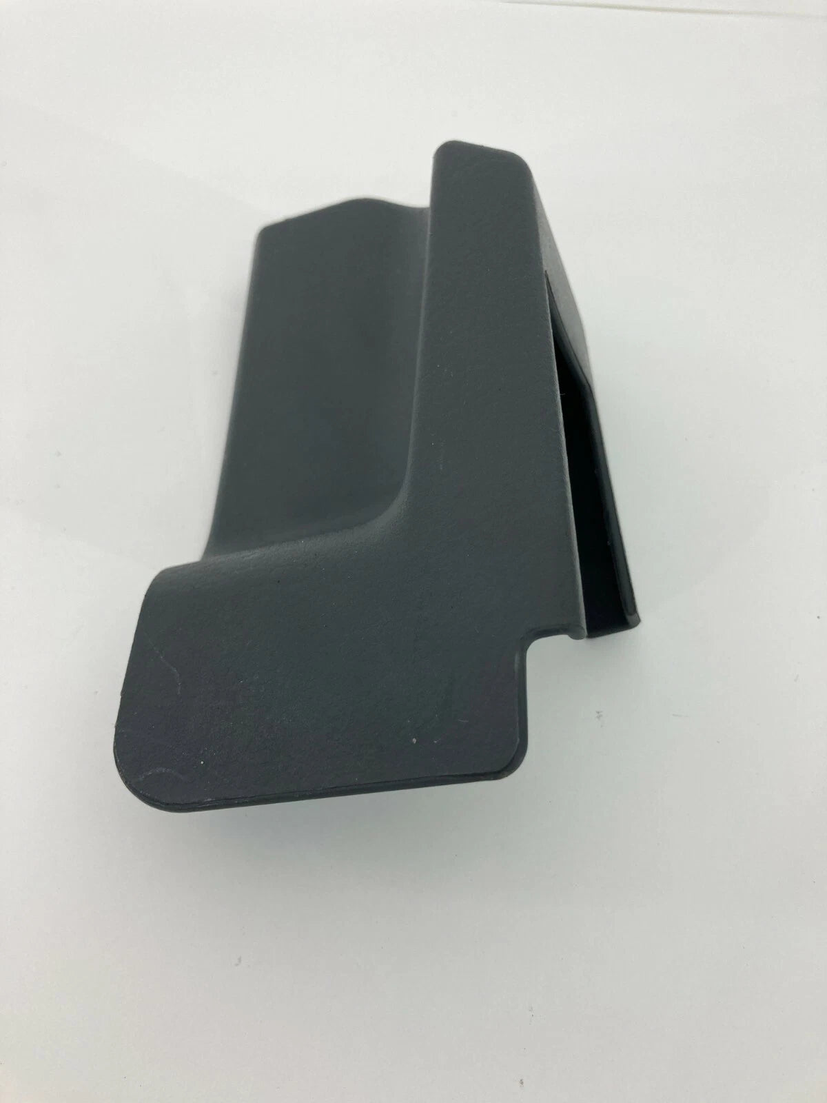 2003 2004 KIA SORENTO FRONT RIGHT PASSENGER SEAT TRACK END COVER 88562-3E120 OEM