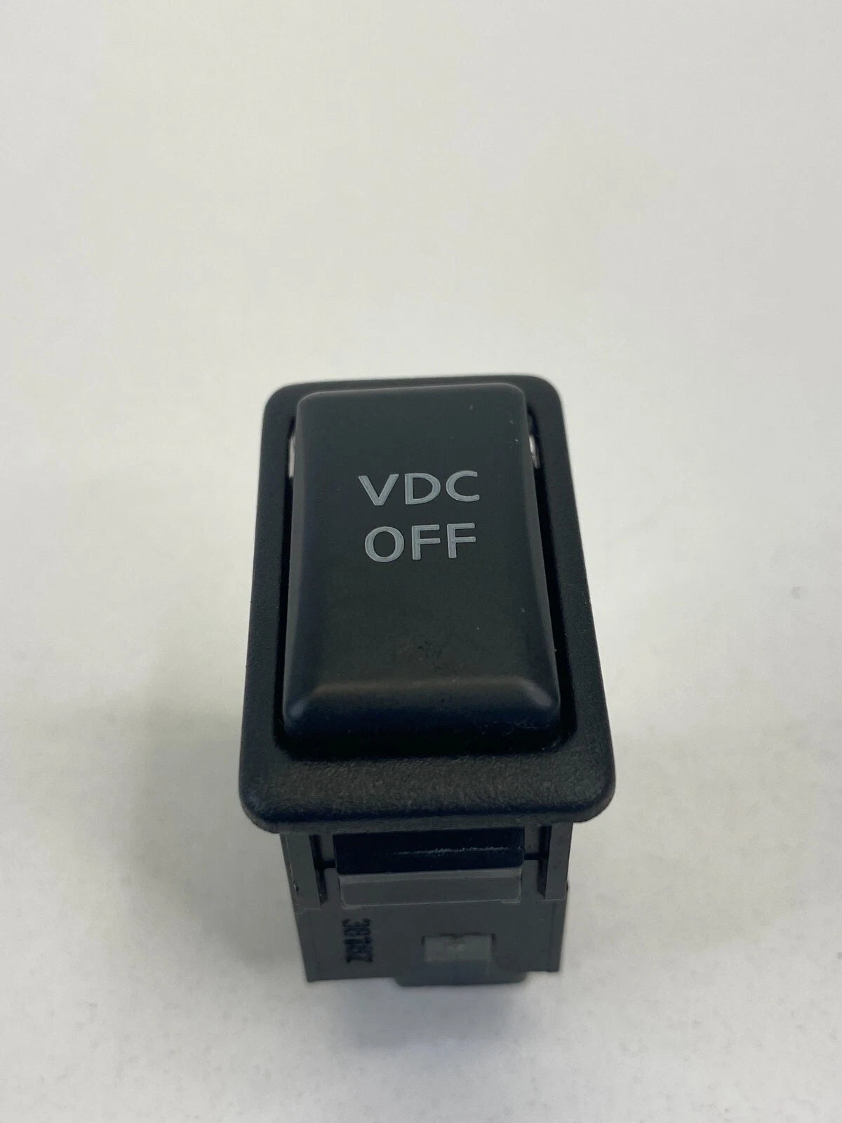2003 2004 INFINITI G35N COUPE 3.5L V6 VEHICLE DYNAMICS CONTROL TRACTION SWITCH