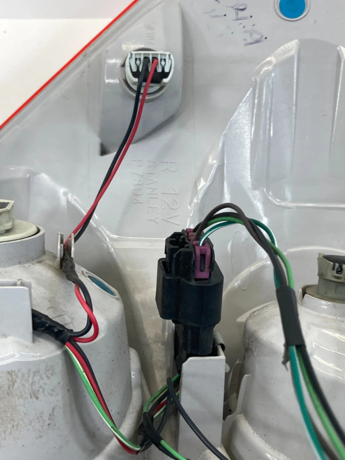 2010-2015 CHEVROLET CHEVY EQUINOX RIGHT PASSENGER SIDE TAIL LIGHT TAILLIGHT OEM