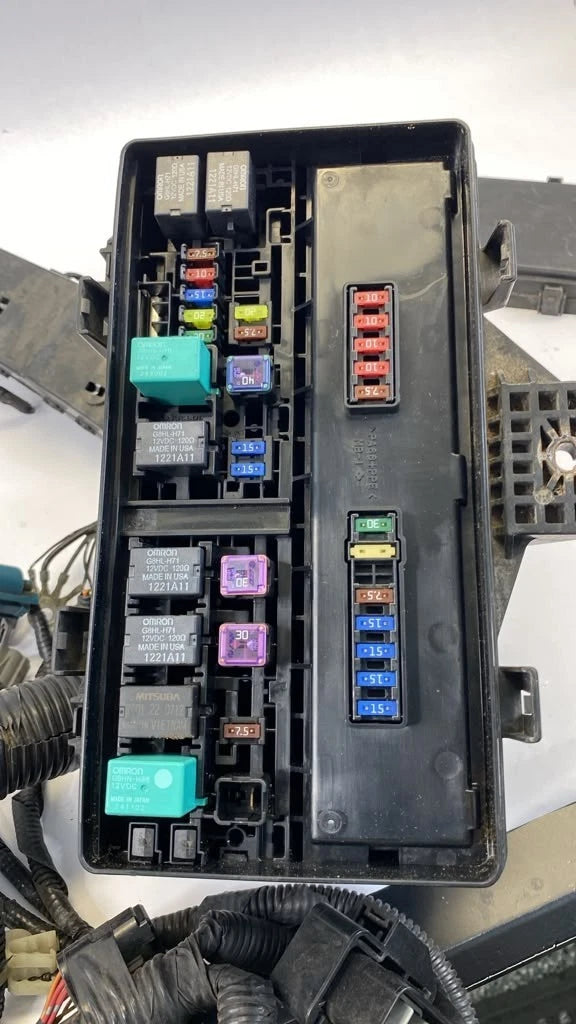 2010-2013 ACURA MDX 3.7L ENGINE POWER DISTRIBUTION FUSE BOX RELAY BLOCK OEM