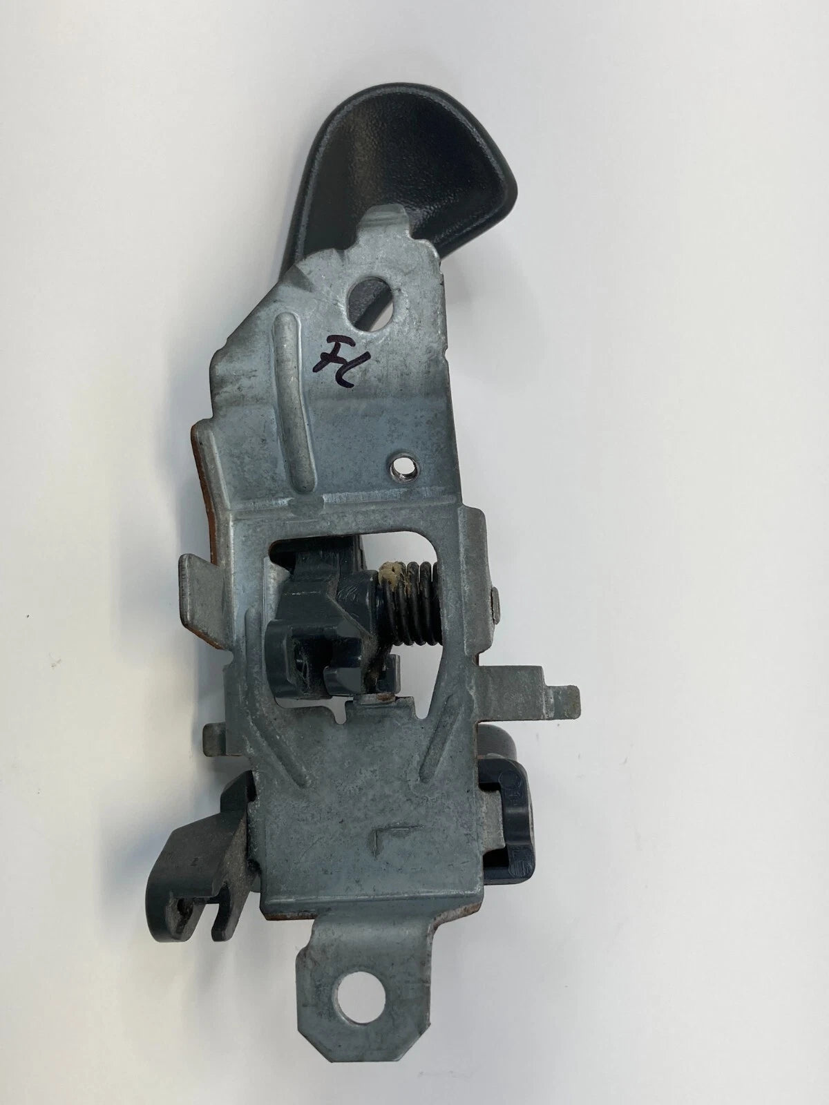 1997-2004 MITSUBISHI MONTERO SPORT FRONT LEFT SIDE INNER DOOR HANDLE ASSEMBLY