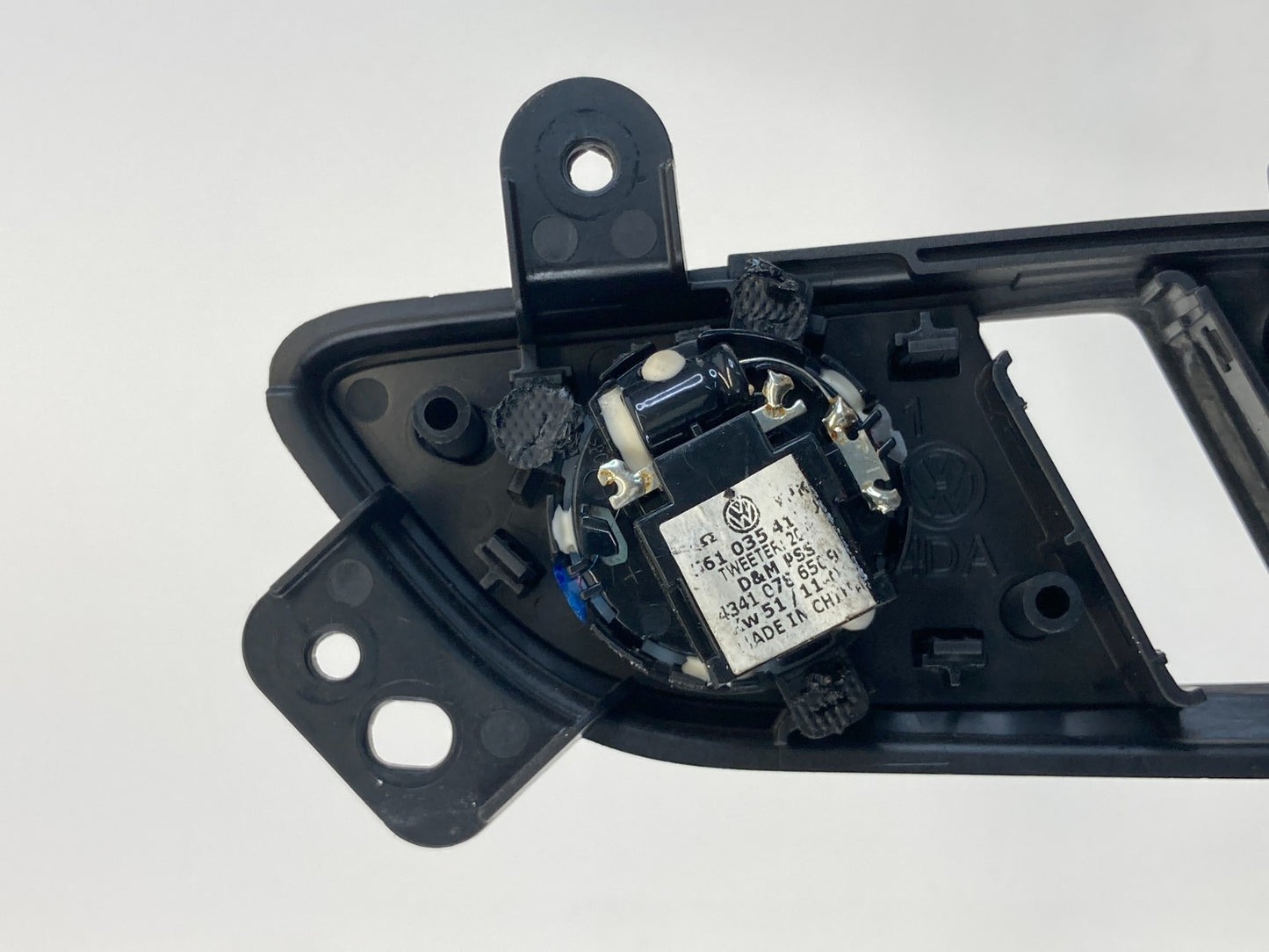 12-15 VW Passat Rear Left Side Interior Door Handle W/ Tweeter 561035411 OEM