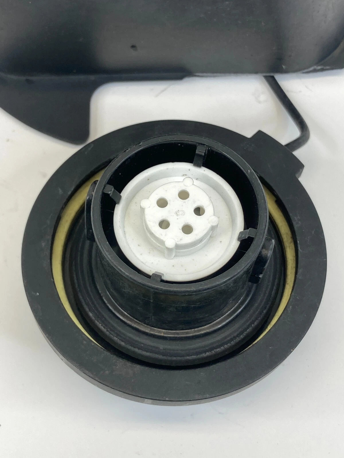 2009 2010 CHEVROLET TRAVERSE FUEL TANK FILLER GAS CAP TOP COVER HOUSING OEM