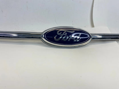2013-2019 FORD TAURUS REAR TRUNK MOLDING W/ EMBLEM W/O CAMERA DG13-54425A22-A
