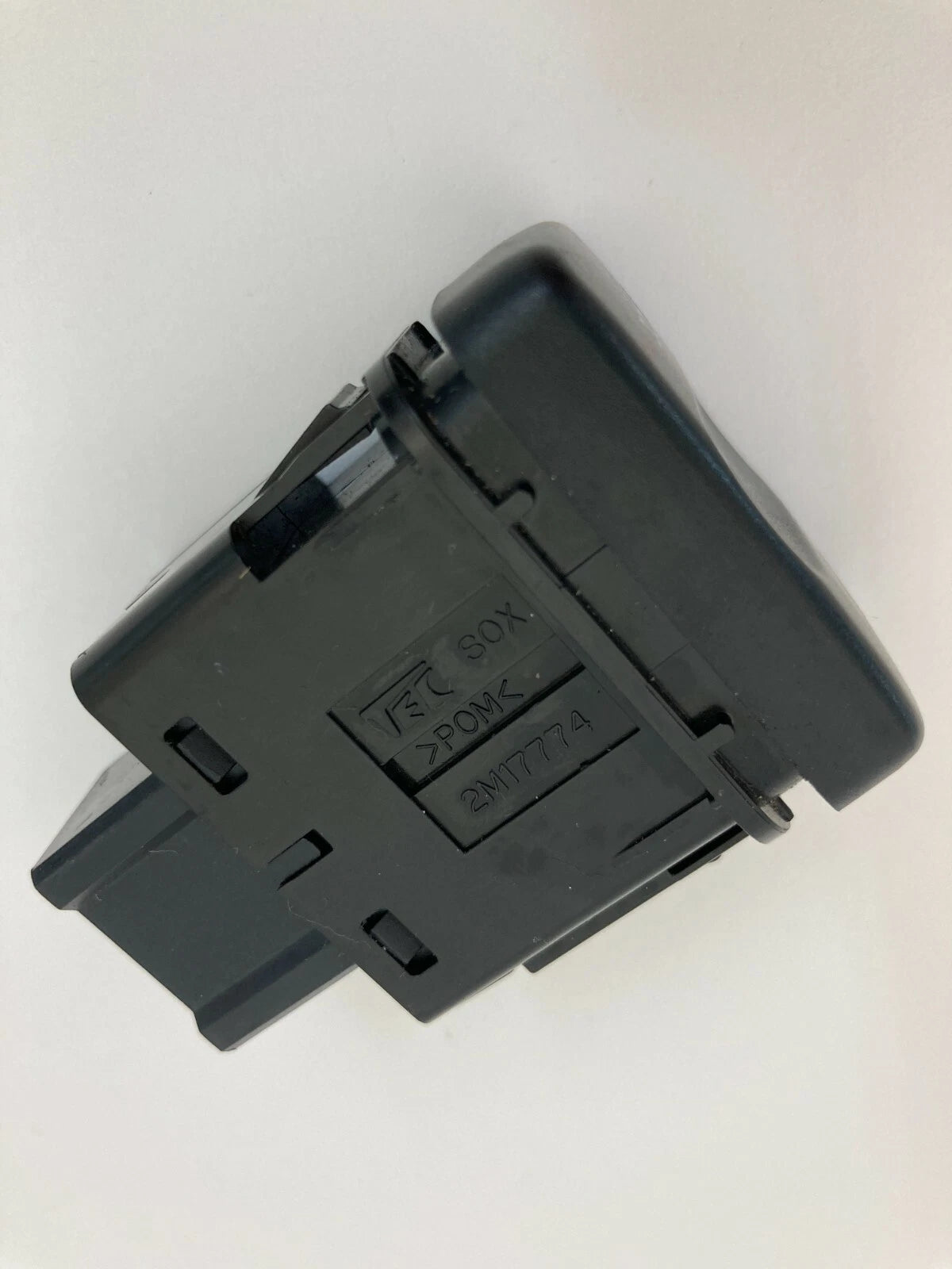 1999-2004 HONDA ODYSSEY DOOR DOME LIGHT LAMP OFF CONTROL SWITCH BUTTON 2M17774