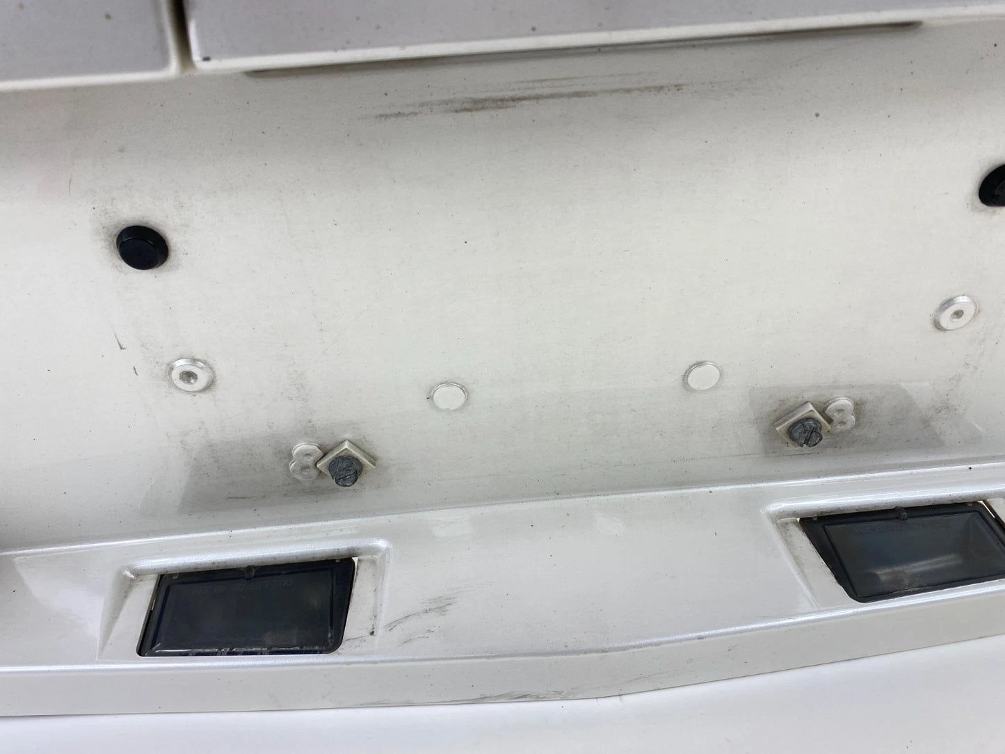 04-09 CADILLAC SRX TRUNK LID LICENSE PLATE HOLDER W/ BACKUP LIGHT LAMP 10387217