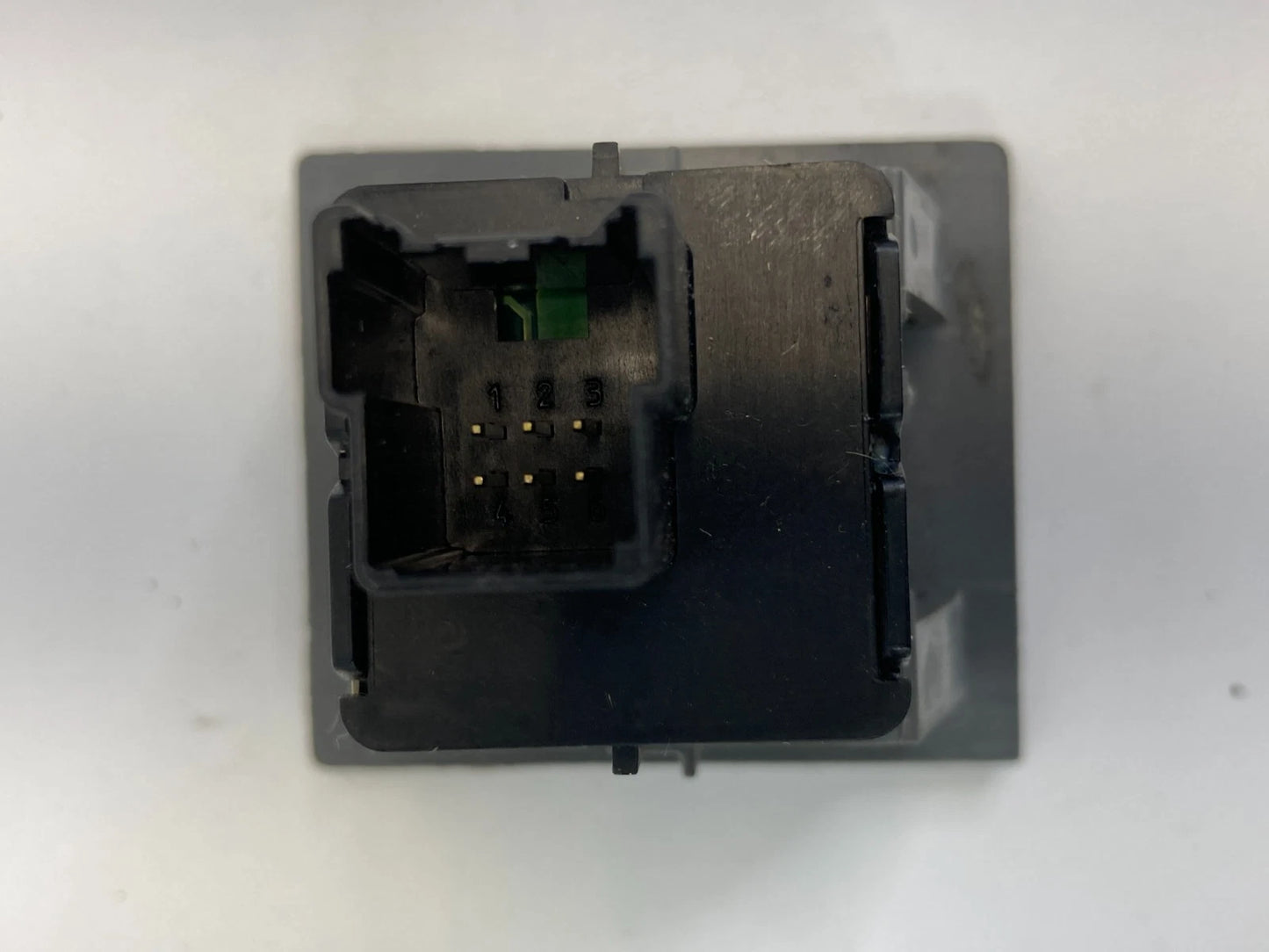 08-10 CHRYSLER TOWN & COUNTRY POWER INVERTER SWITCH WITH TRIM OEM L0110163A03