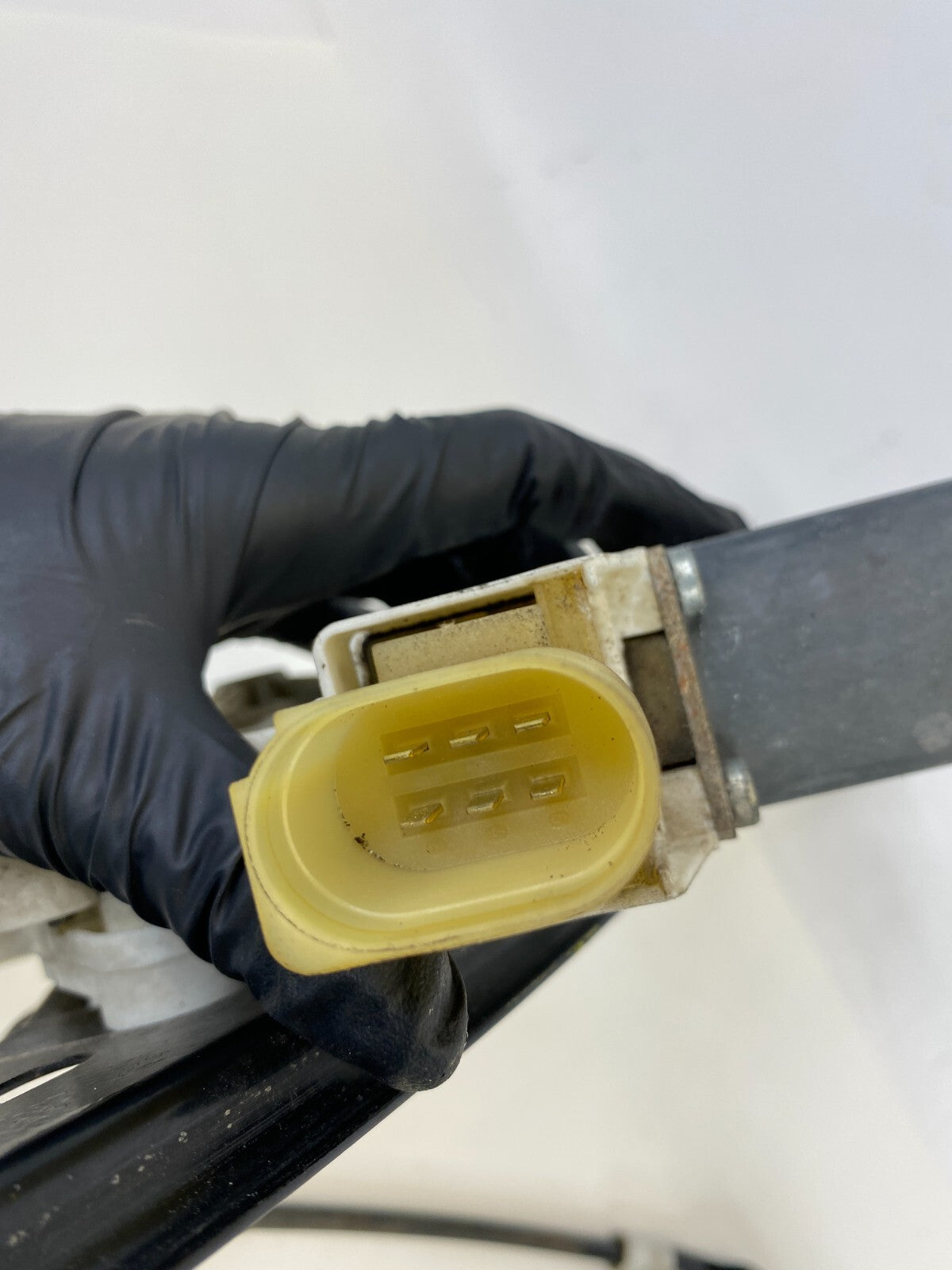 2006 BMW 330xi 330i Front Right Door Power Window Regulator Motor 0130822227