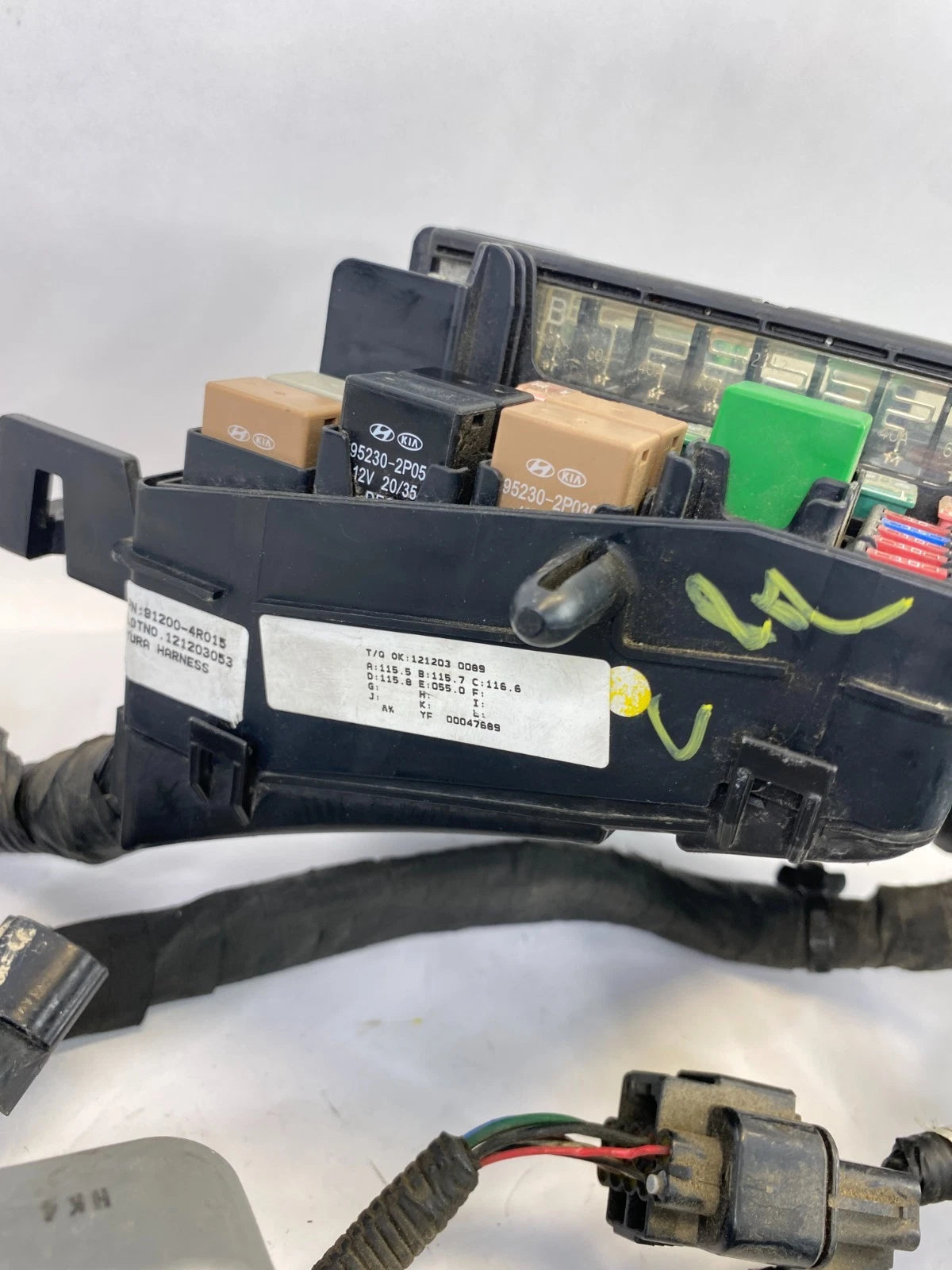 2011-2015 HYUNDAI SONATA HYBRID ENGINE FUSE BOX RELAY UNIT OEM 91200-4R015