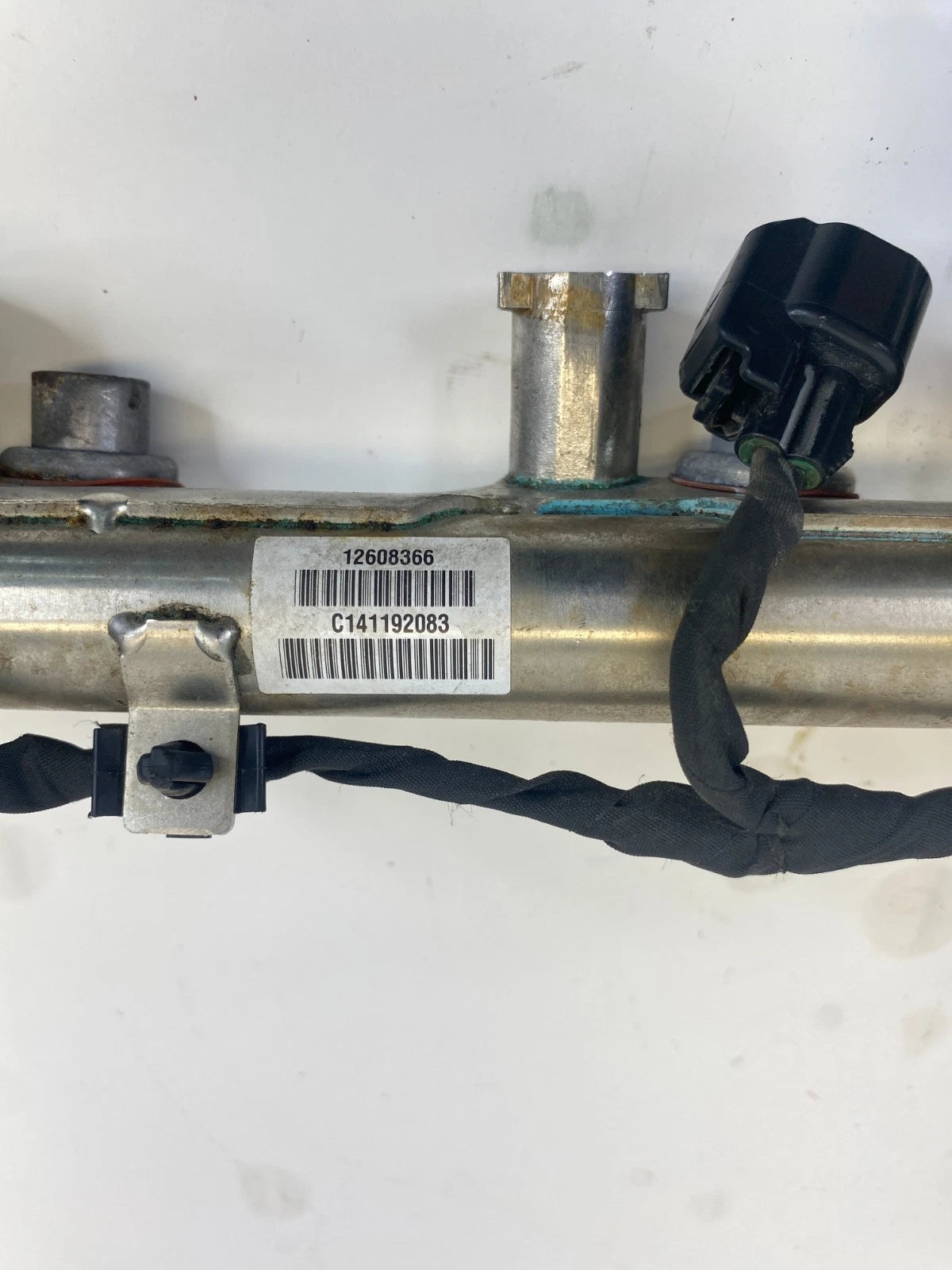 10-17 CHEVROLET EQUINOX 2.4L AT FUEL INJECTOR RAIL PIPE ASSEMBLY 12608366 OEM