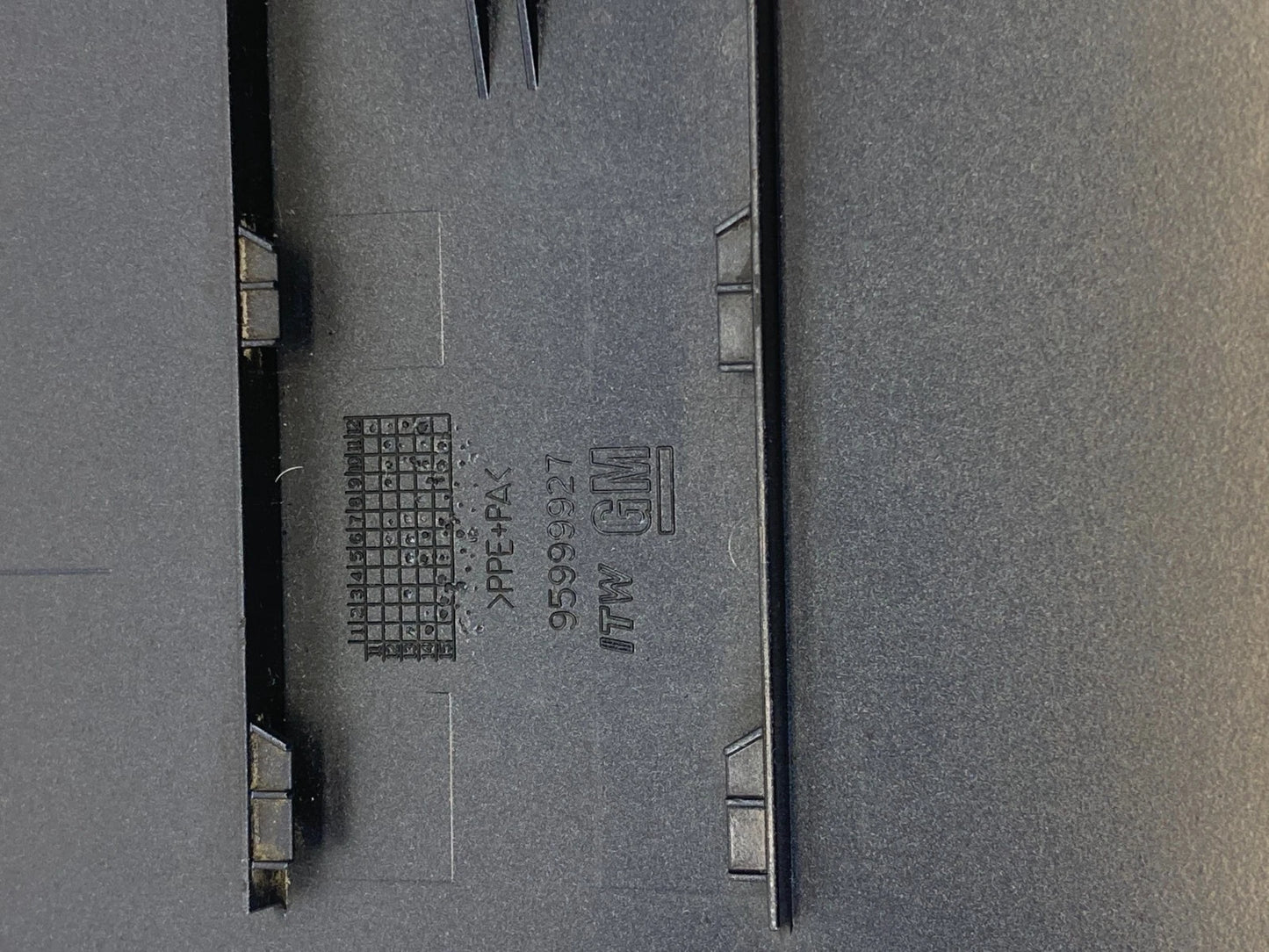 2015-2022 Chevrolet Trax Fuel Filler Door Gas Lid Cover Cap 95999927 OEM