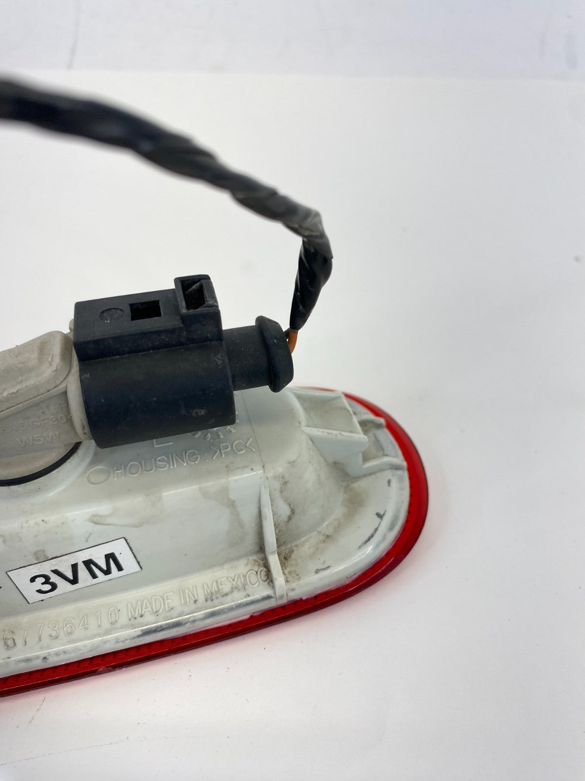 1998-2005 Volkswagen New Beetle Rear Left Side Marker Light Lamp 67736410 OEM