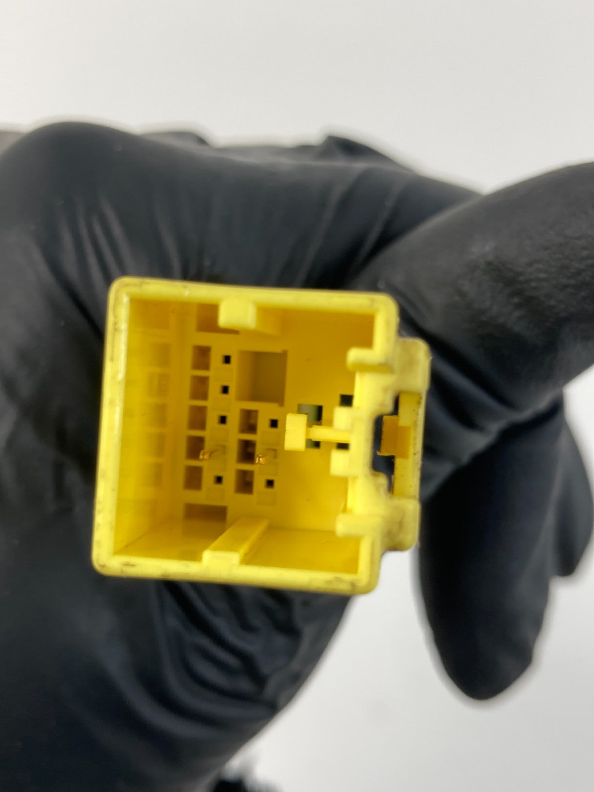 13 14 15 16 17 18 19 Hyundai Santa Fe Front Right Passenger Seat Belt Buckle OEM