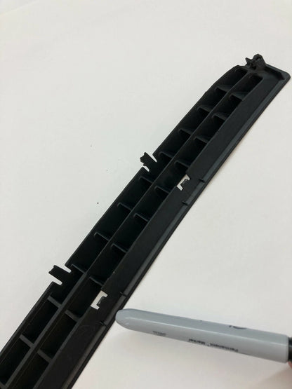 2006 VOLKSWAGEN PASSAT CENTER DASH DEFROSTER AIR VENT GRILL BEZEL TRIM P0108663