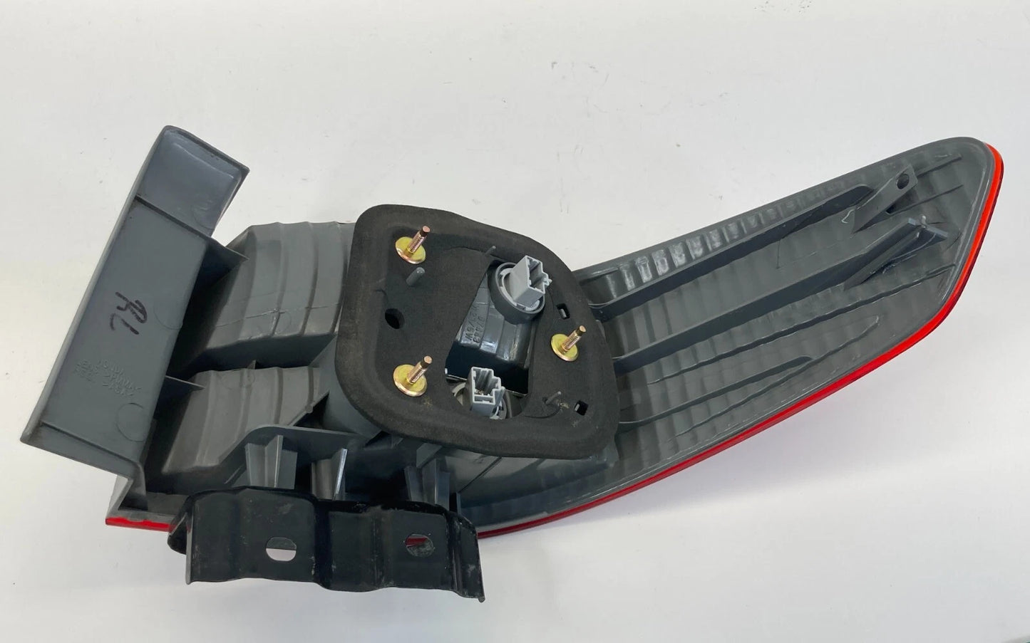 2003 2004 HONDA ACCORD SEDAN REAR LEFT SIDE TAIL LIGHT OUTER TAILLIGHT ASSY OEM