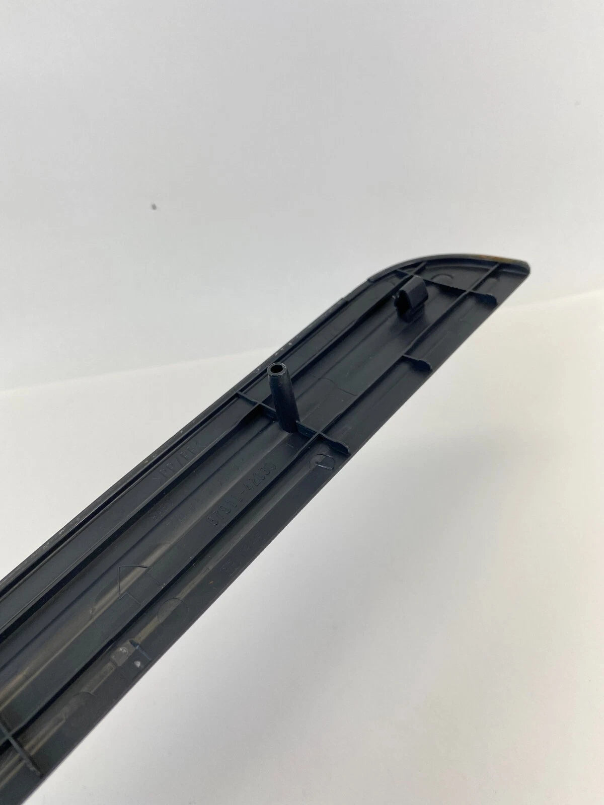 06-12 TOYOTA RAV4 FRONT RIGHT SIDE DOOR SCUFF PLATE TRIM PANEL BEZEL 67911-42030