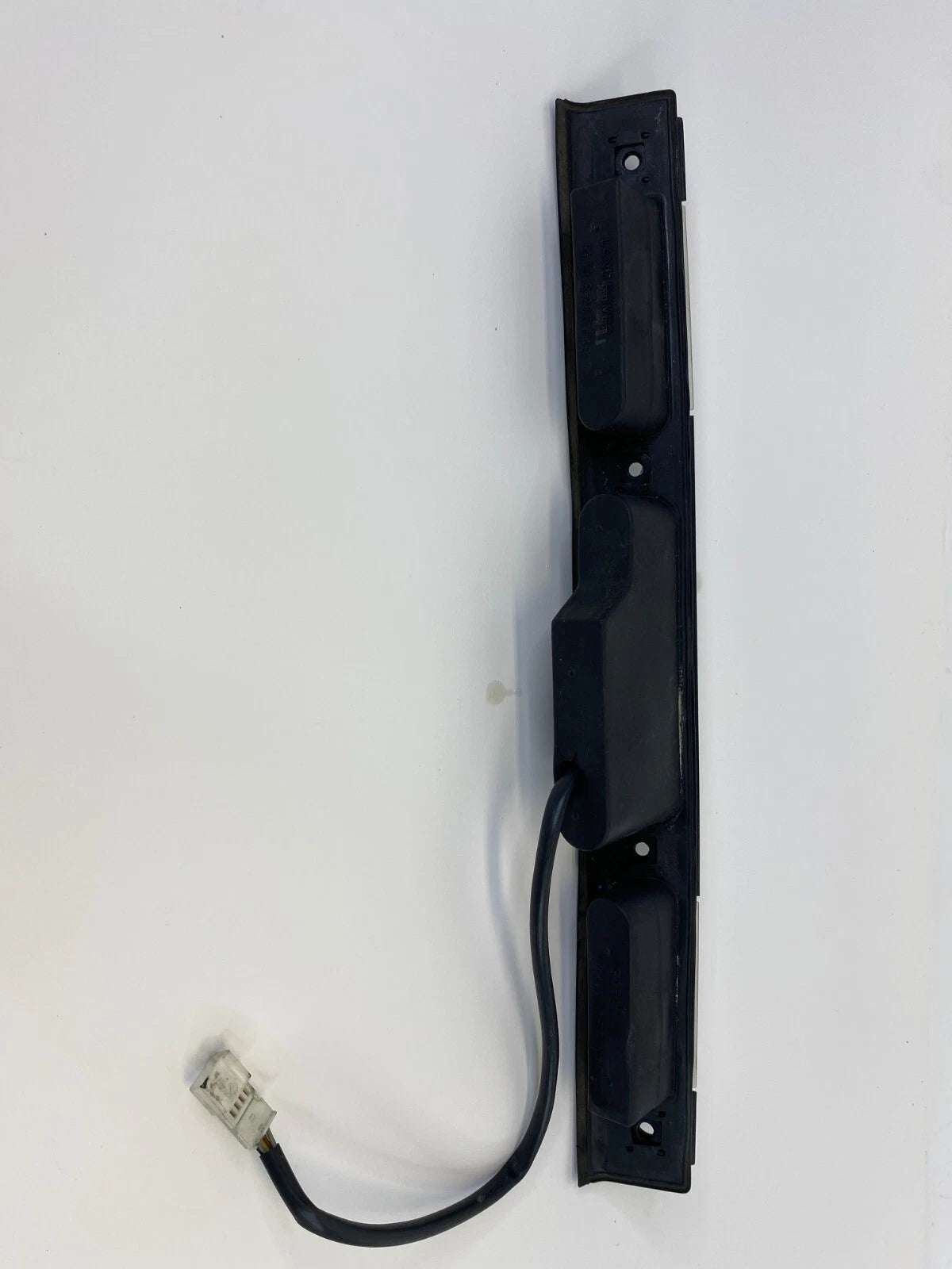 2003-2012 LAND ROVER RANGE ROVER REAR LICENSE PLATE LIGHT MOLDING ASSEMBLY OEM