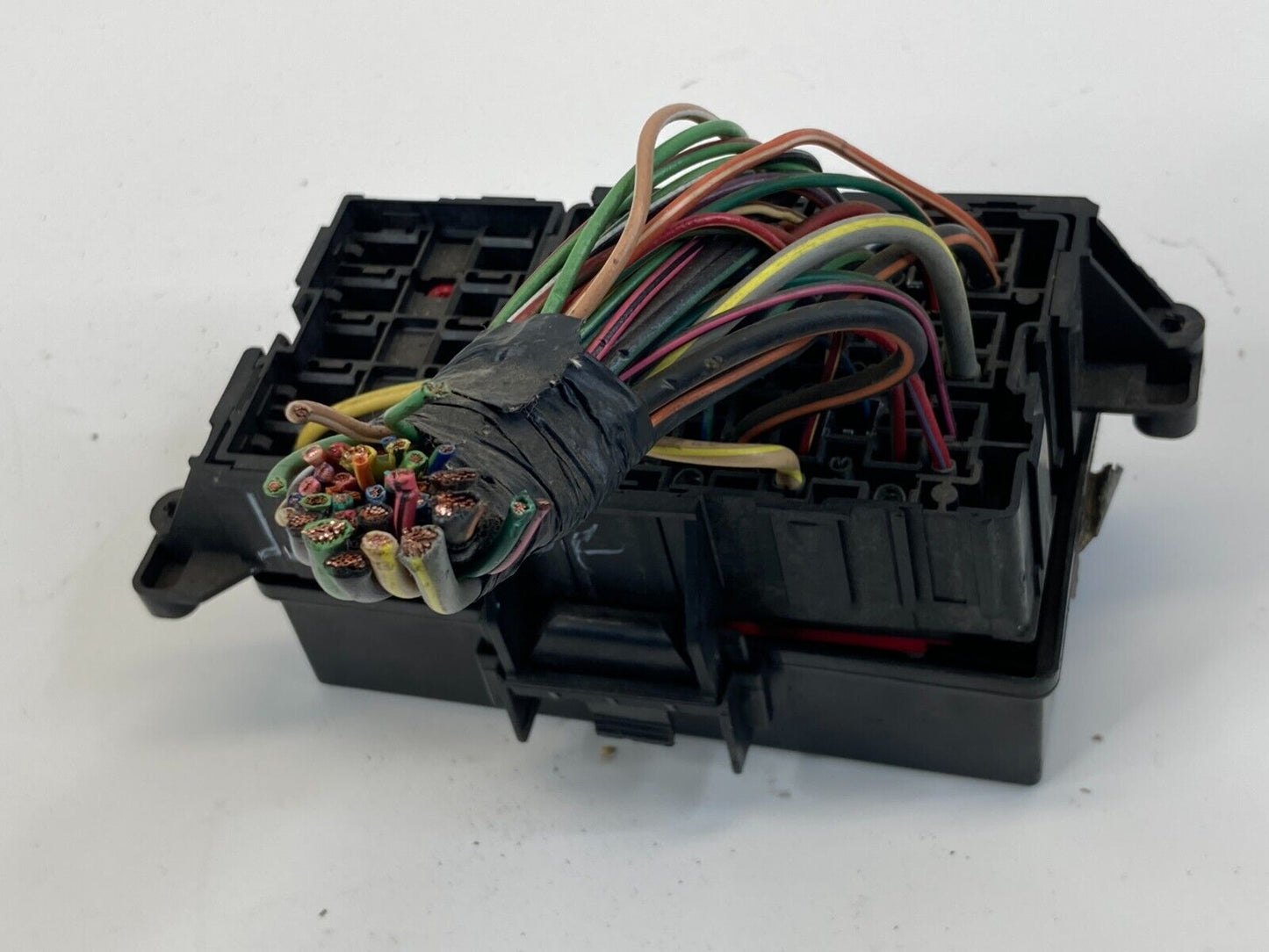 2003-2005 Ford Crown Victoria Grand Marquis Under Hood Engine Fuse Relay Box OEM