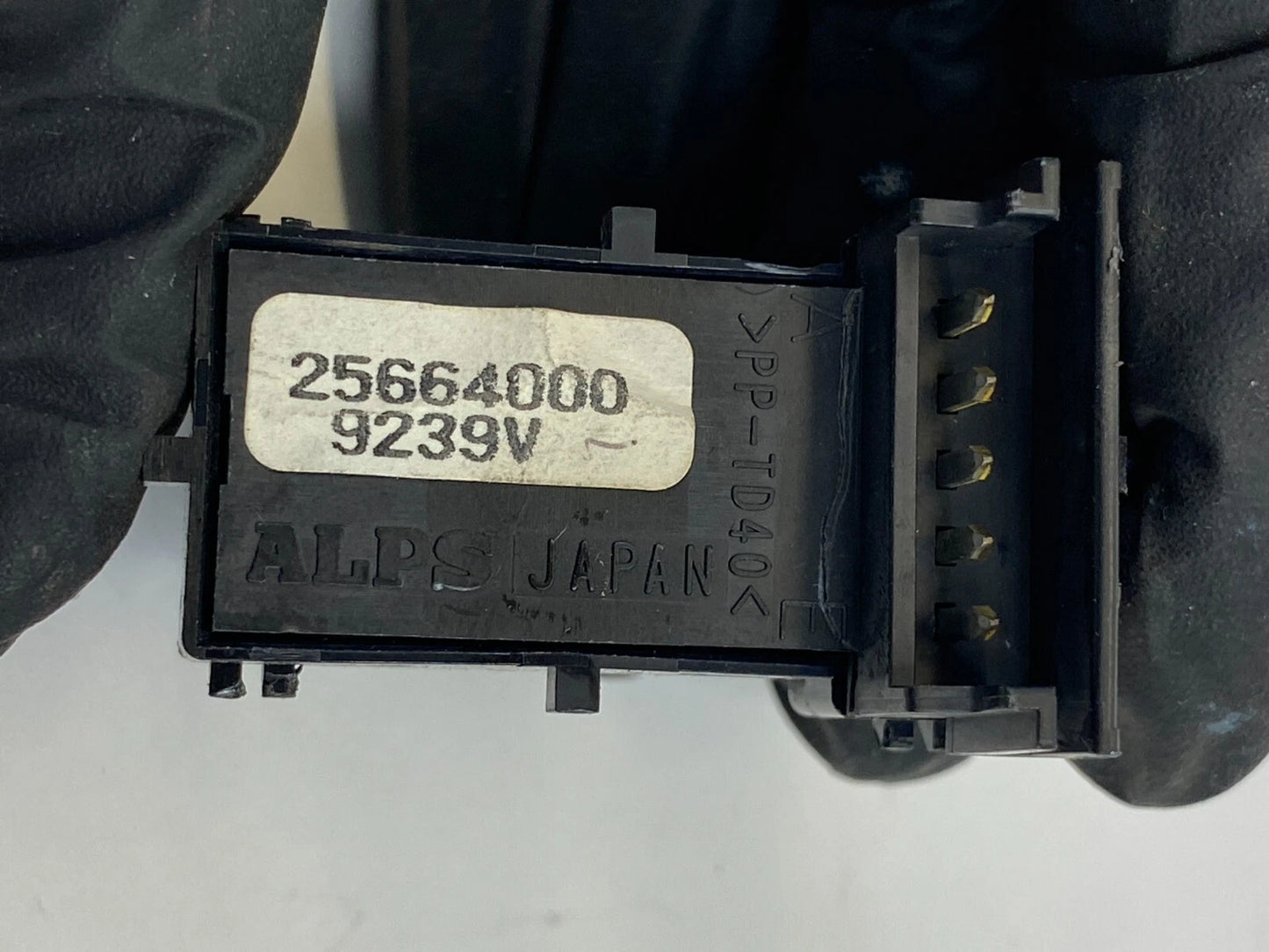 2000-2005 CADILLAC DEVILLE REAR LEFT SIDE DOOR LOCK SWITCH ASSEMBLY 25664000 OEM