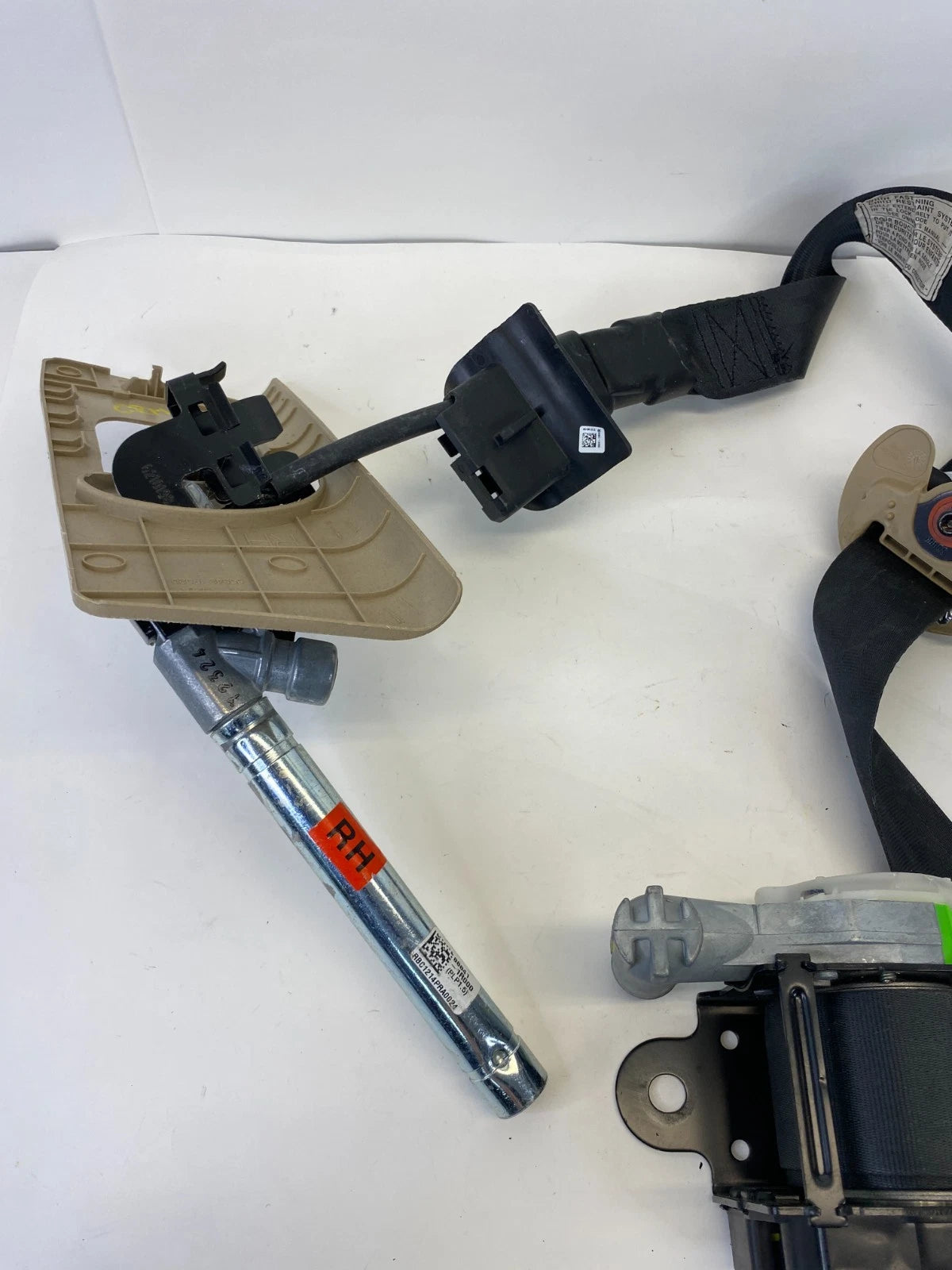11-14 HYUNDAI ACCENT SEDAN FRONT RIGHT SIDE SEAT BELT RETRACTOR 888801R600V2 OEM