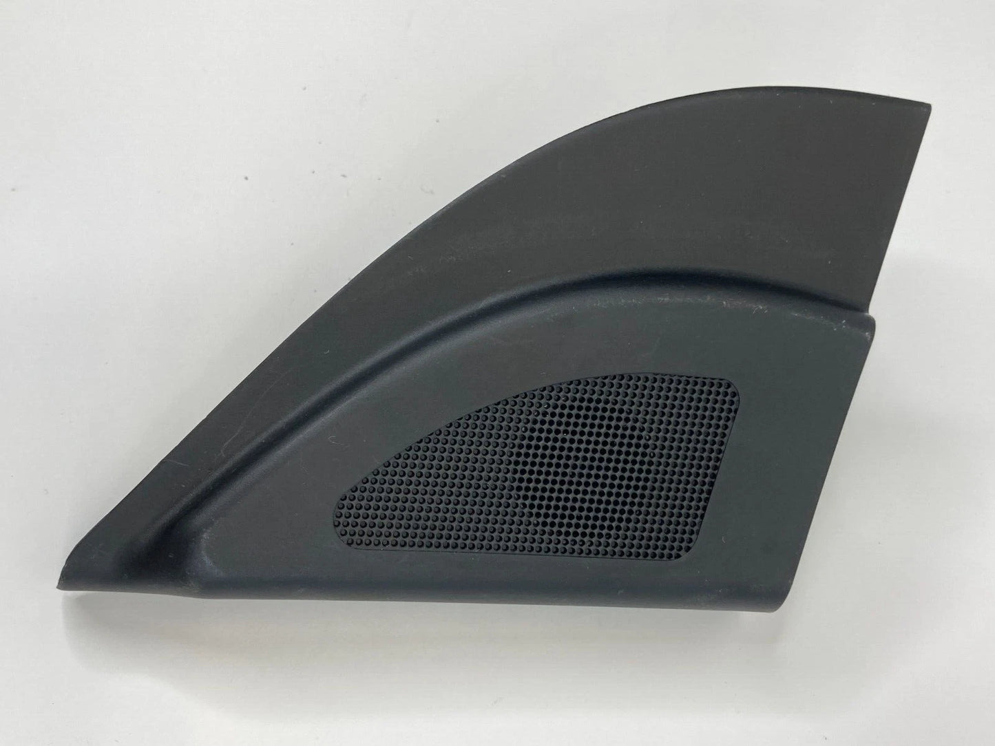 12-17 HYUNDAI ACCENT FRONT LEFT SIDE DOOR CORNER COVER W/ TWEETER 87651-1R020