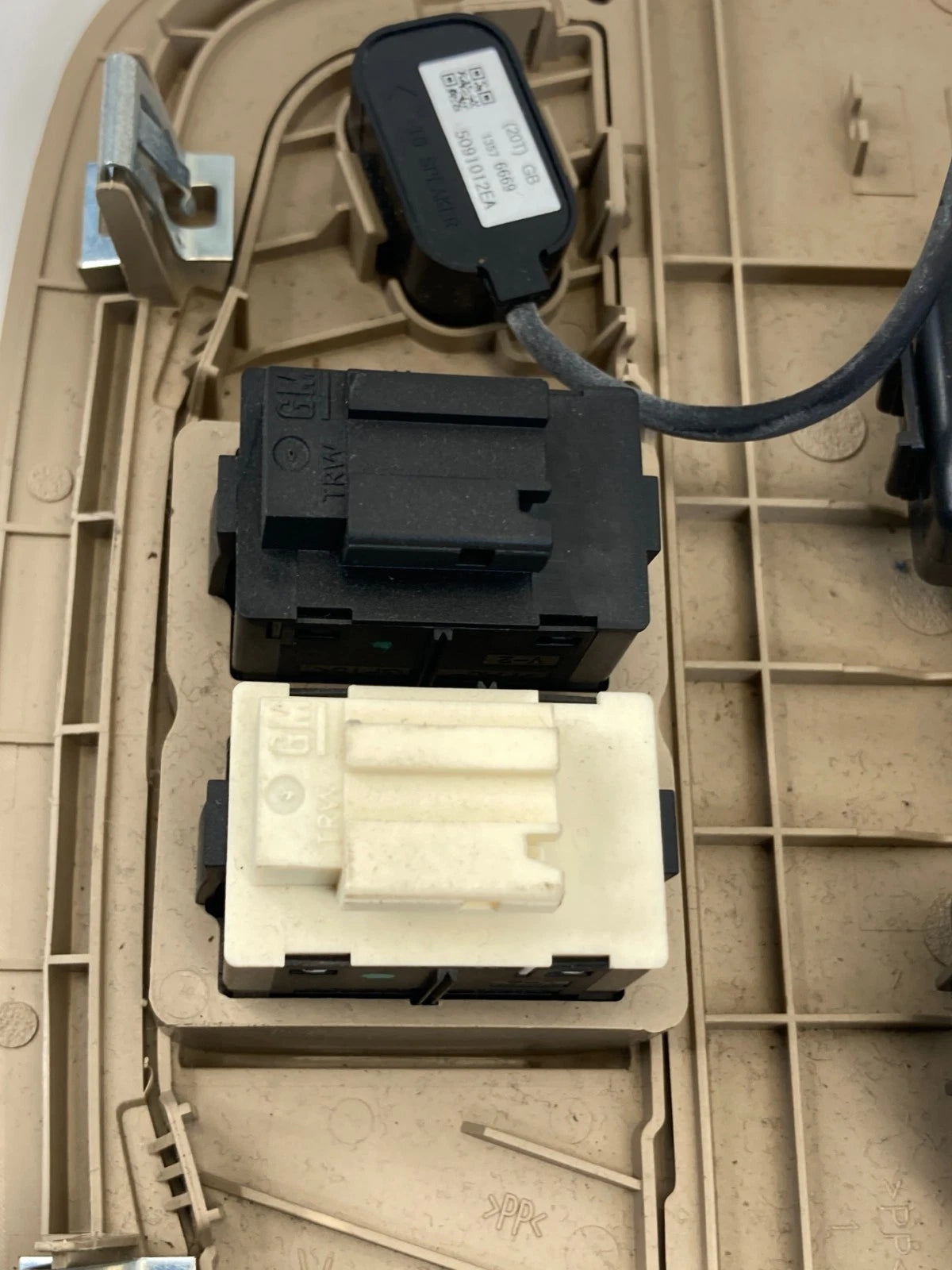 10 11 12 13 BUICK LACROSSE OVERHEAD CONSOLE DOME MAP LAMP W/ SUNROOF SWITCH OEM