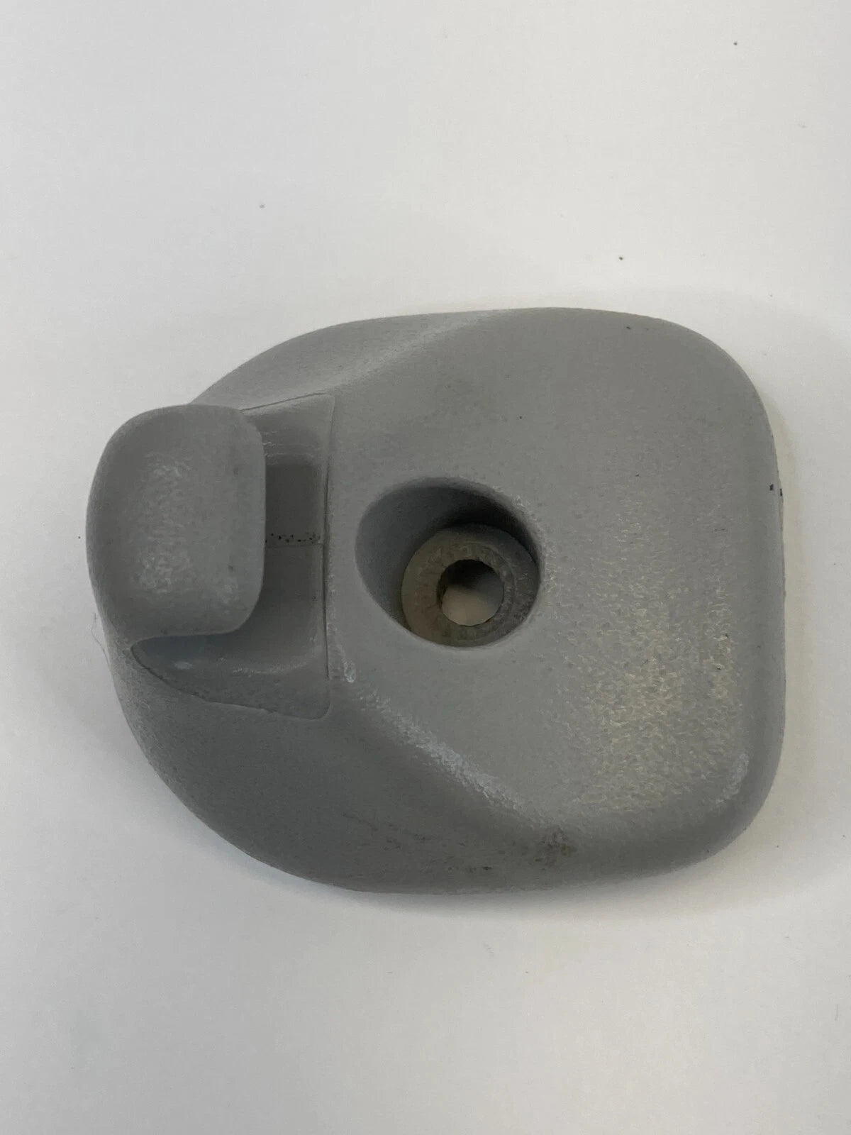 2004-2010 TOYOTA SIENNA SUN VISOR RETAINER SUNVISOR CLIP 827757-1136390 OEM