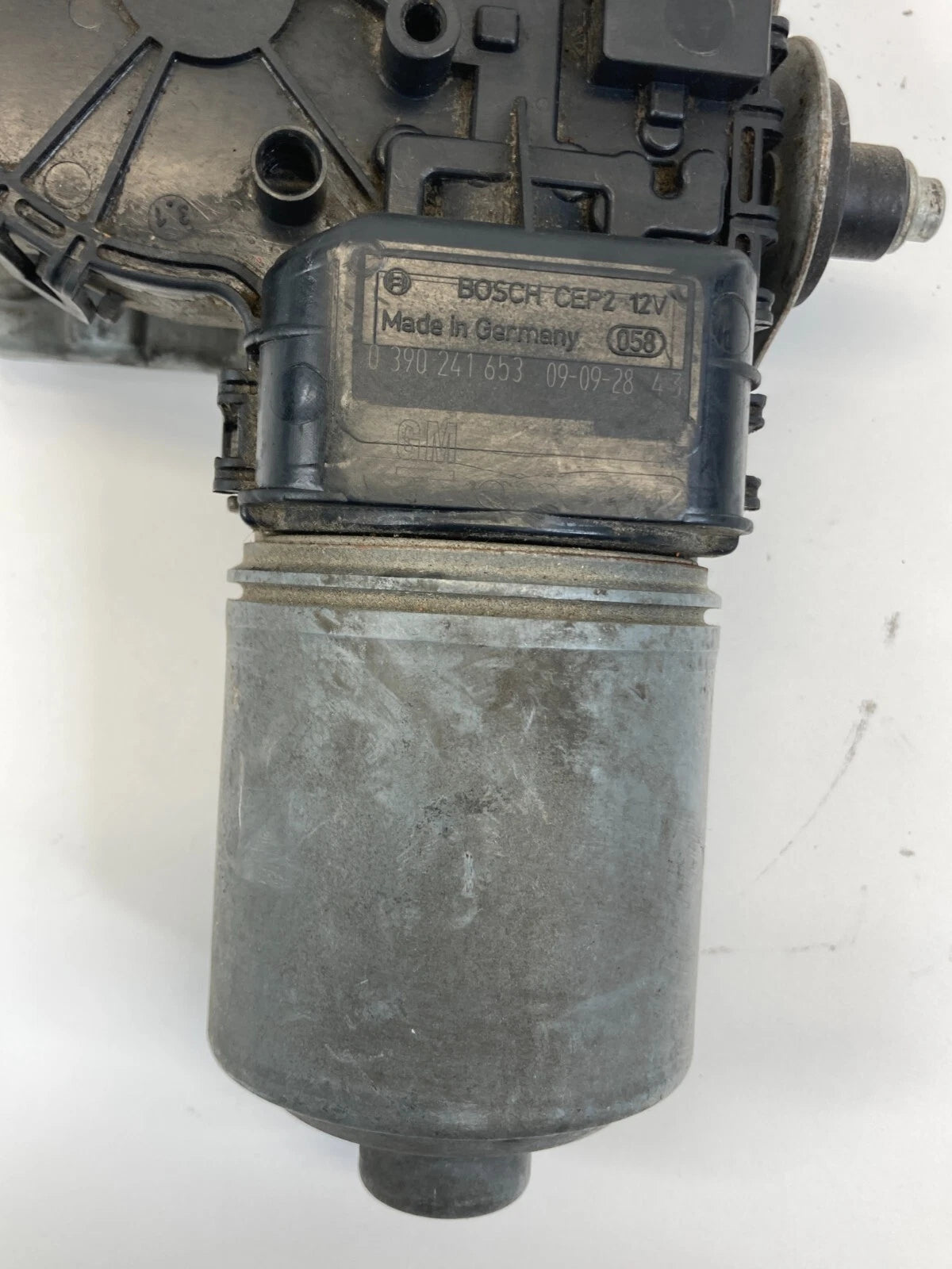 2009 2010 2011 2012 CHEVROLET TRAVERSE FRONT WIPER MOTOR BOSCH 0390241653 OEM