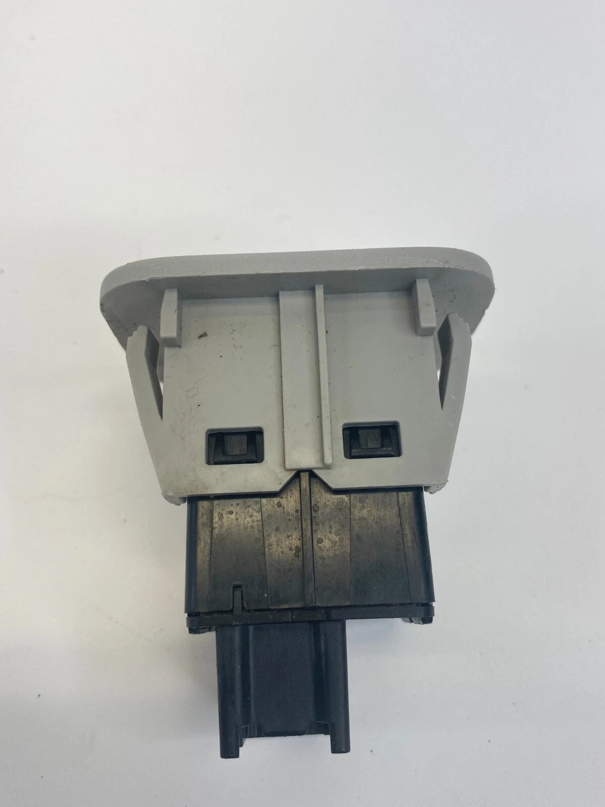 2009-2014 VOLKSWAGEN ROUTAN POWER INVERTER SWITCH BUTTON W/ BEZEL TRIM 68024775A