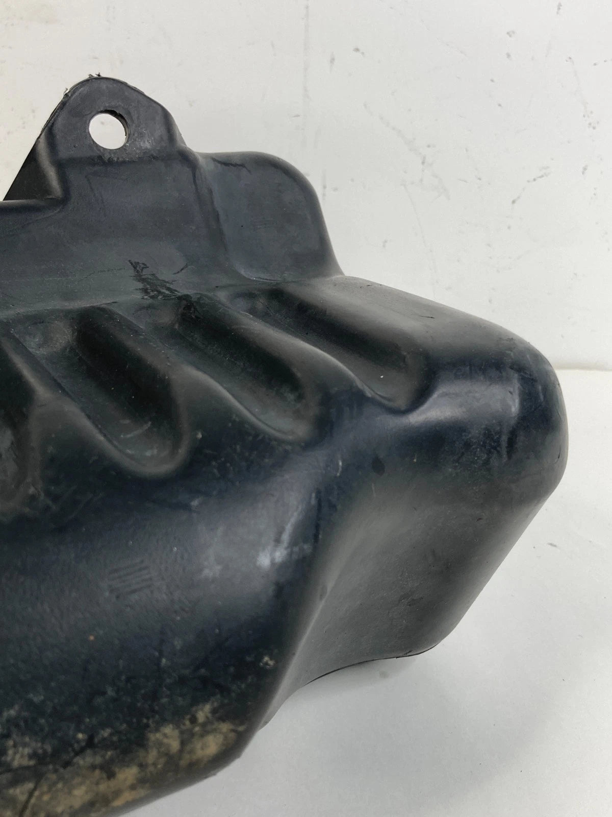 2000-2002 CHEVROLET CAMARO 3.8L A/T AIR CLEANER INTAKE DUCT RESONATOR 12563057