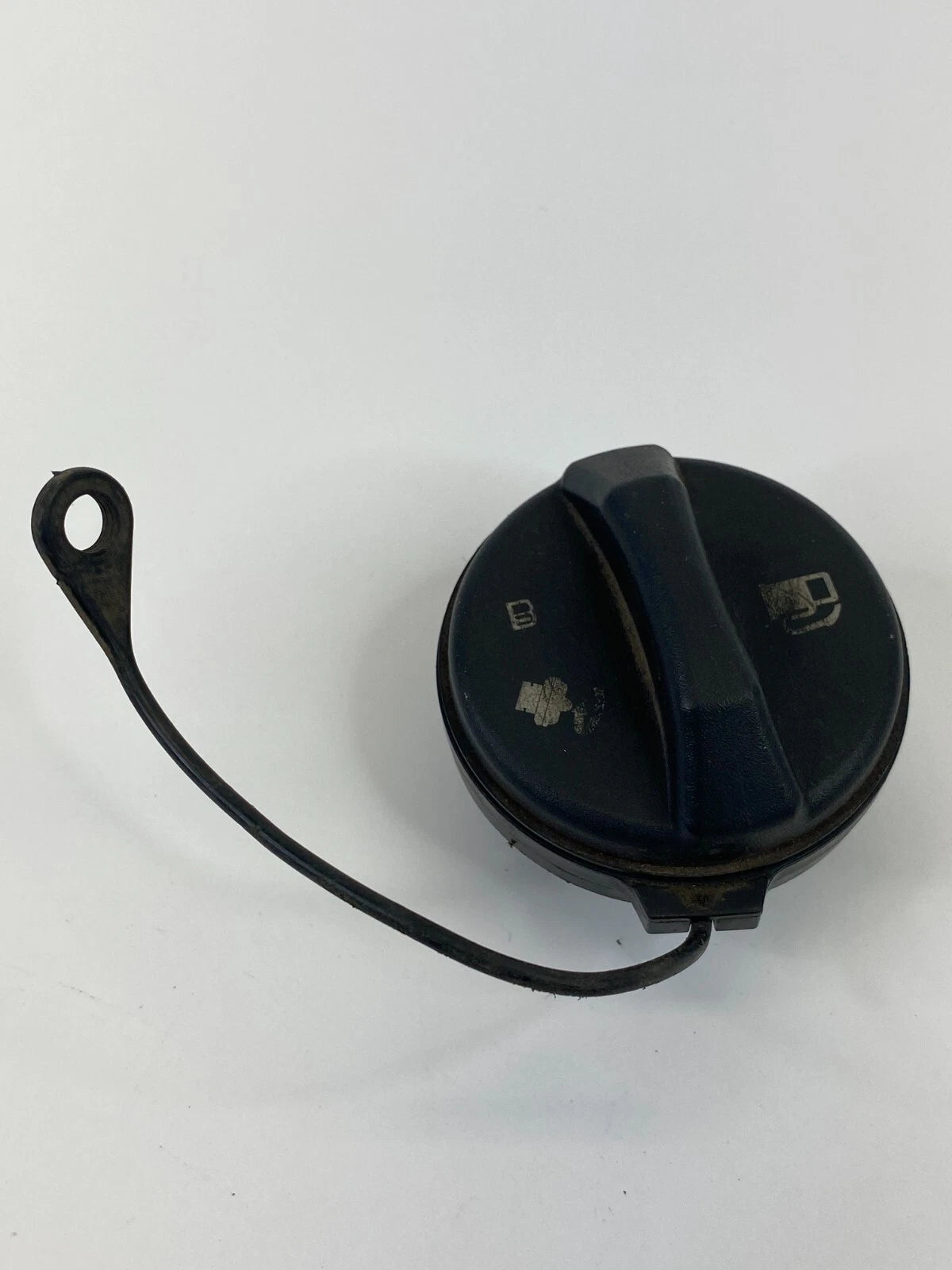 2004 2005 CHEVROLET AVALANCHE 4-DR 5.3L 16V FUEL SYSTEM TANK FILLER CAP ASSY