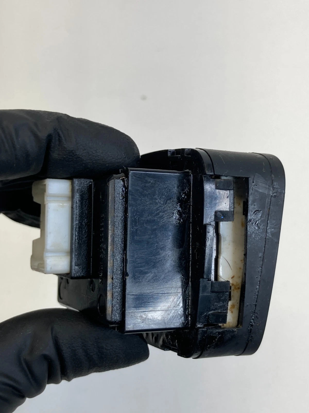 2011-2015 HYUNDAI SONATA FRONT CENTER CONSOLE SIDE SEAT HEATER SWITCH BUTTON