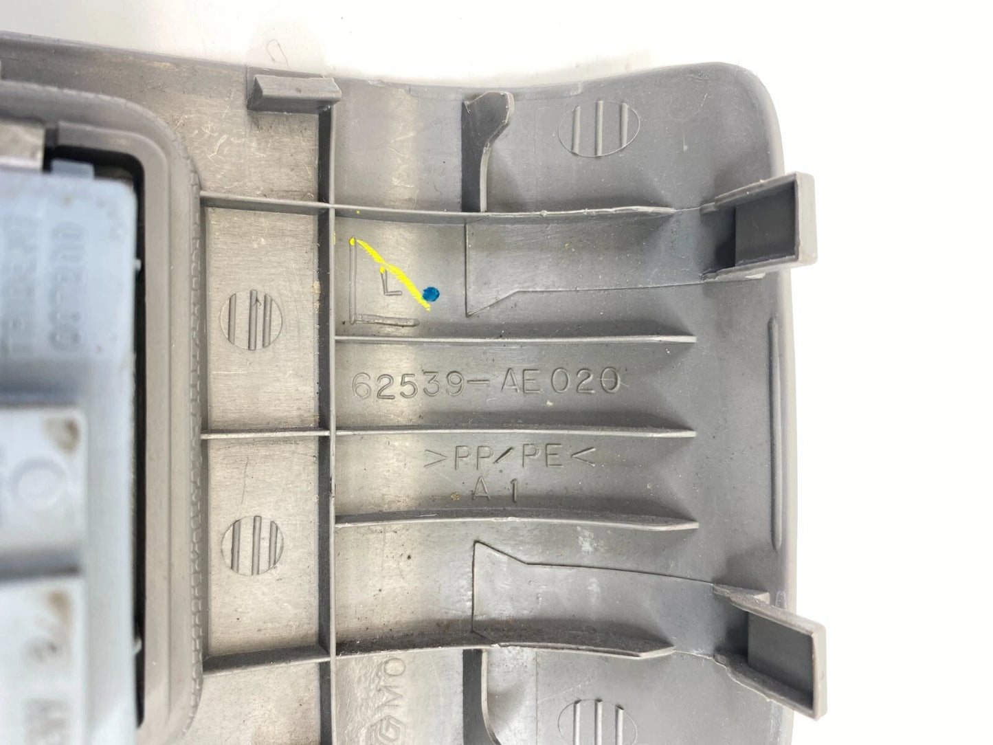 2004-2010 TOYOTA SIENNA REAR LEFT SIDE COURTESY LIGHT LAMP 62539-AE020 OEM